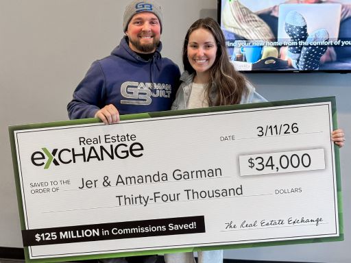 Amanda & Jer - 3053 Forrest Hill Ct, Hiawatha, IA