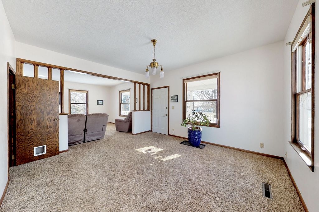 502 East Marion Street, Monroe, IA, Image 4