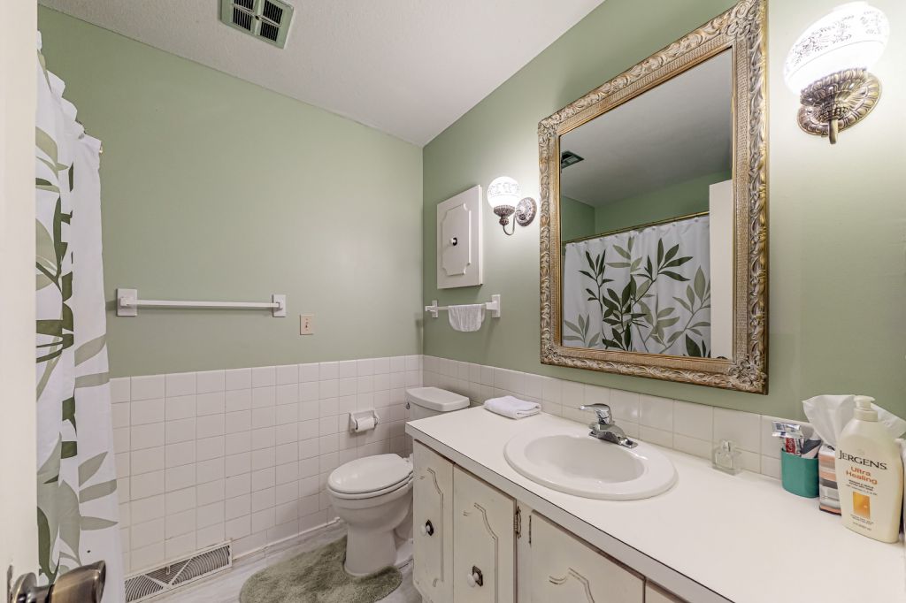 2103 Woodland Ave, West Des Moines, IA, Image 17