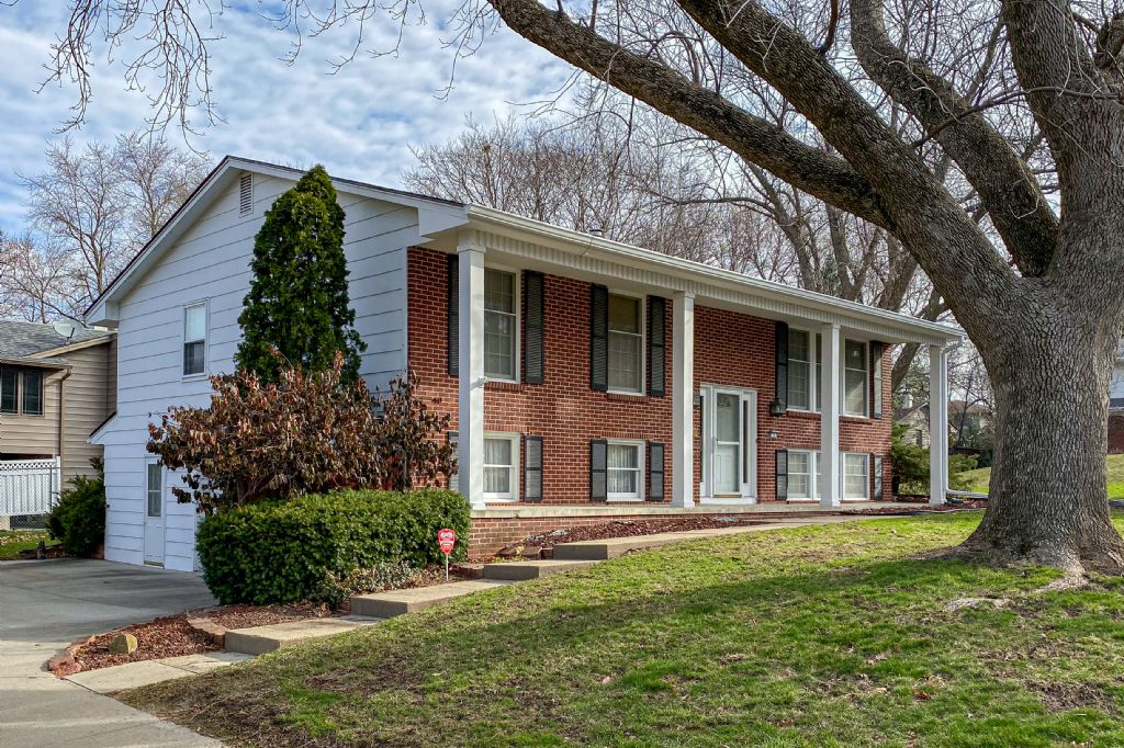 2103 Woodland Ave, West Des Moines, IA, Image 2