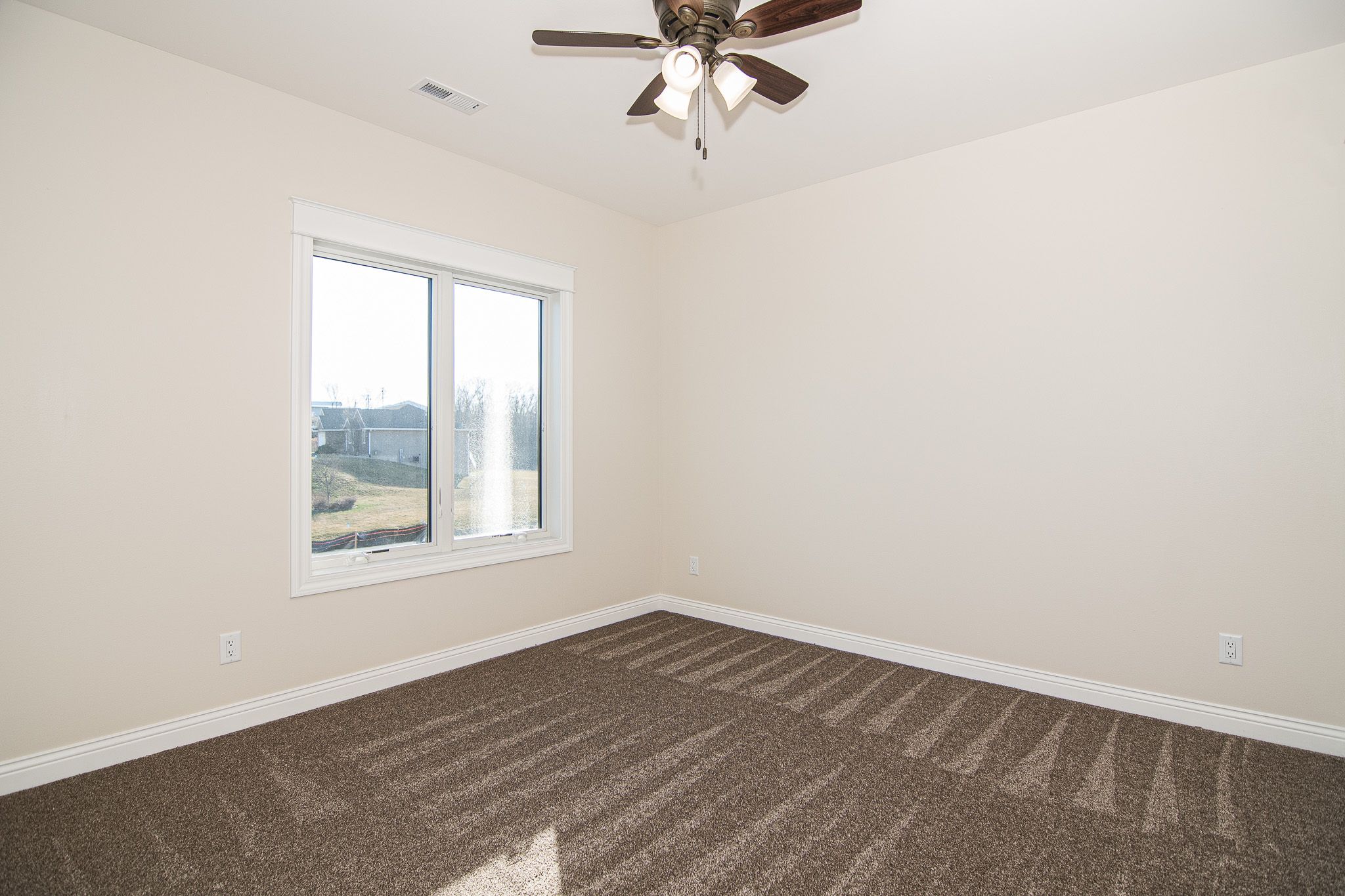 2226 Eldie Dr, Dubuque, IA, Image 25