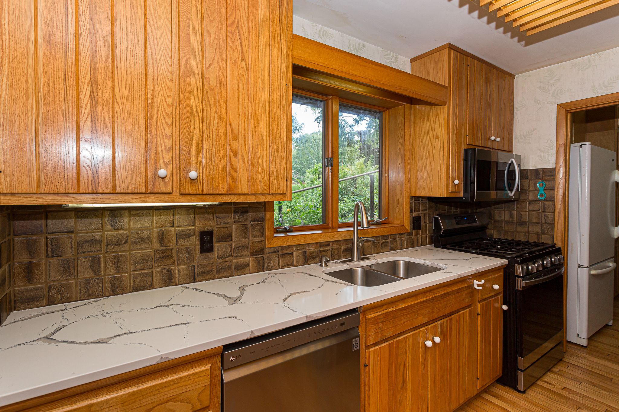 28018 230th Street, Le Claire, IA, Image 13