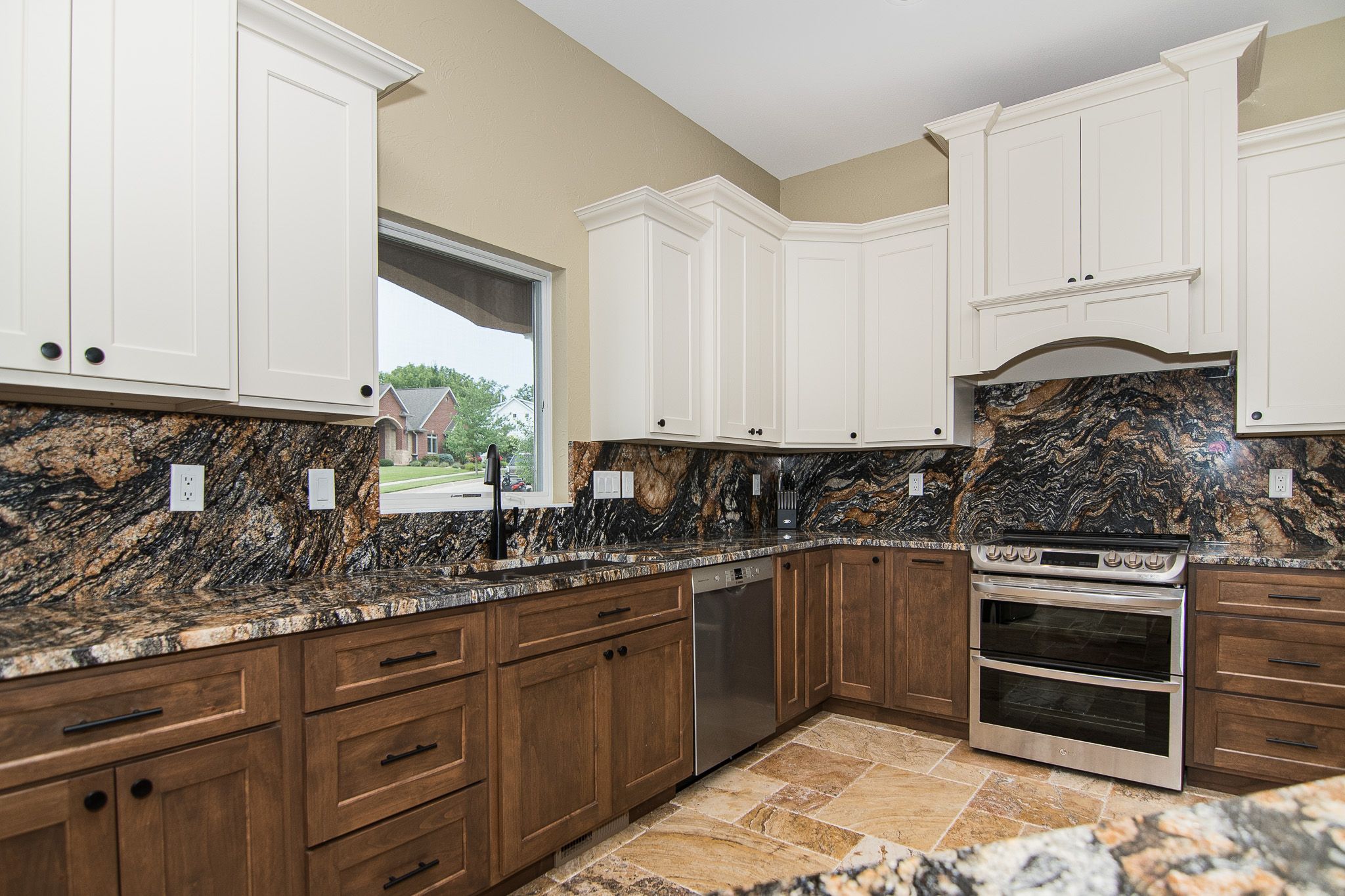 1735 Creek Wood Drive, Dubuque, IA, Image 11