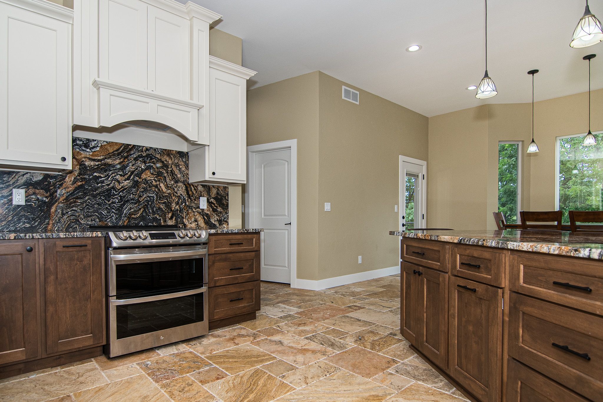 1735 Creek Wood Drive, Dubuque, IA, Image 12