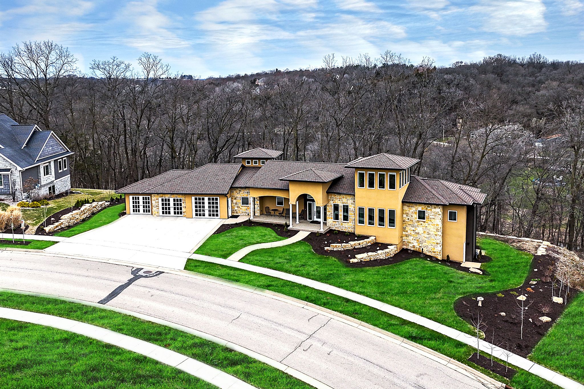 1735 Creek Wood Drive, Dubuque, IA, Image 1