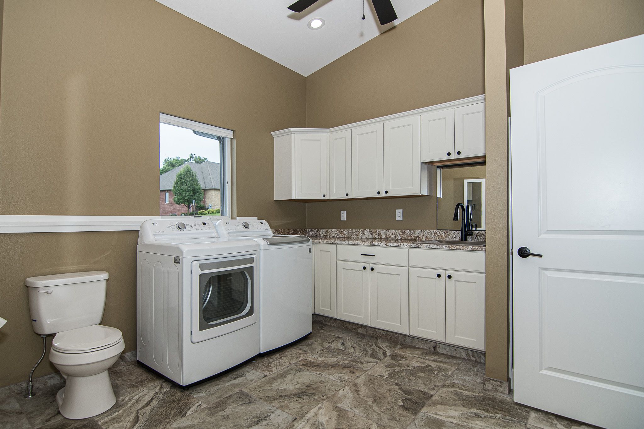1735 Creek Wood Drive, Dubuque, IA, Image 31