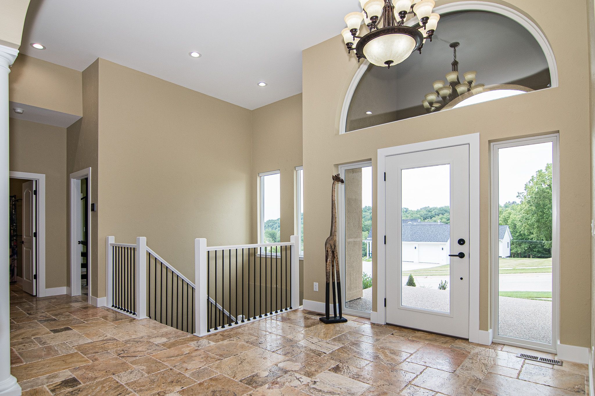 1735 Creek Wood Drive, Dubuque, IA, Image 3