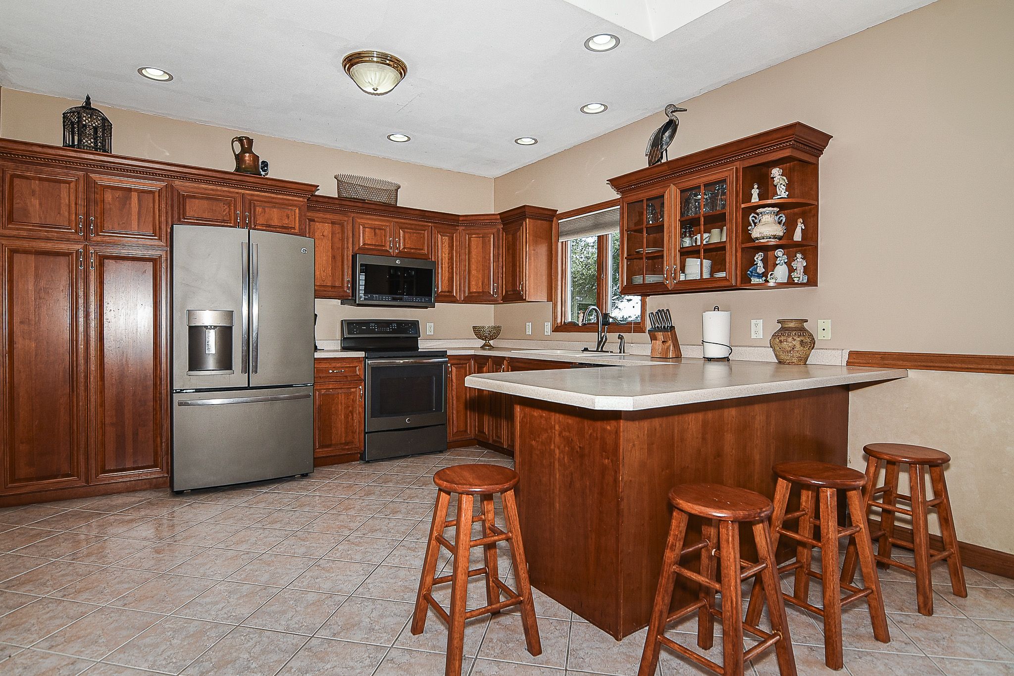 15807 Woodmoor Drive, Dubuque, IA, Image 3