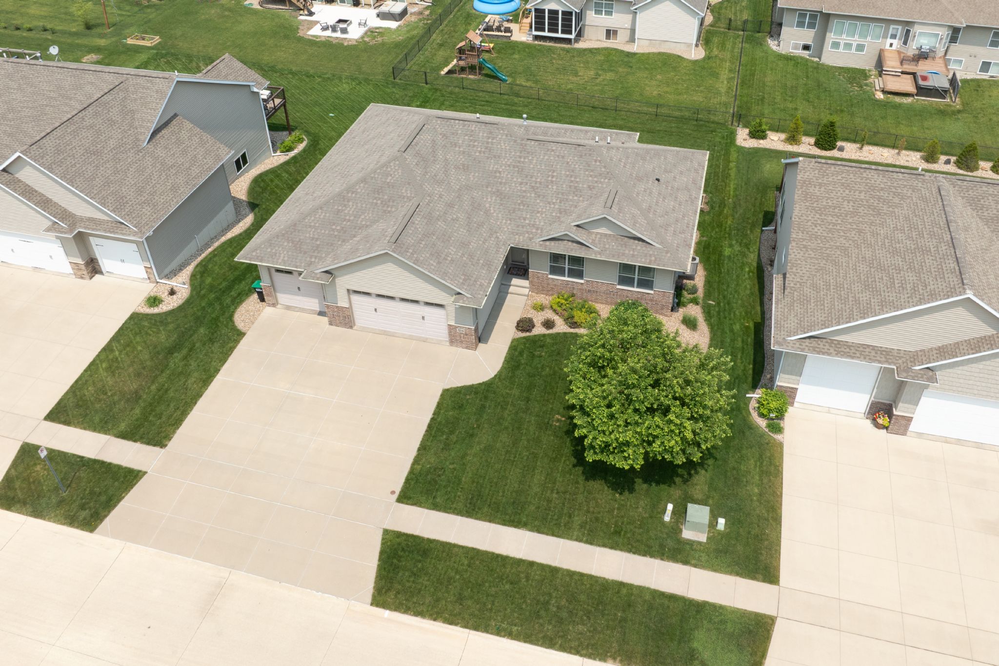 5215 Triple Crown Dr, Marion, IA, Image 1