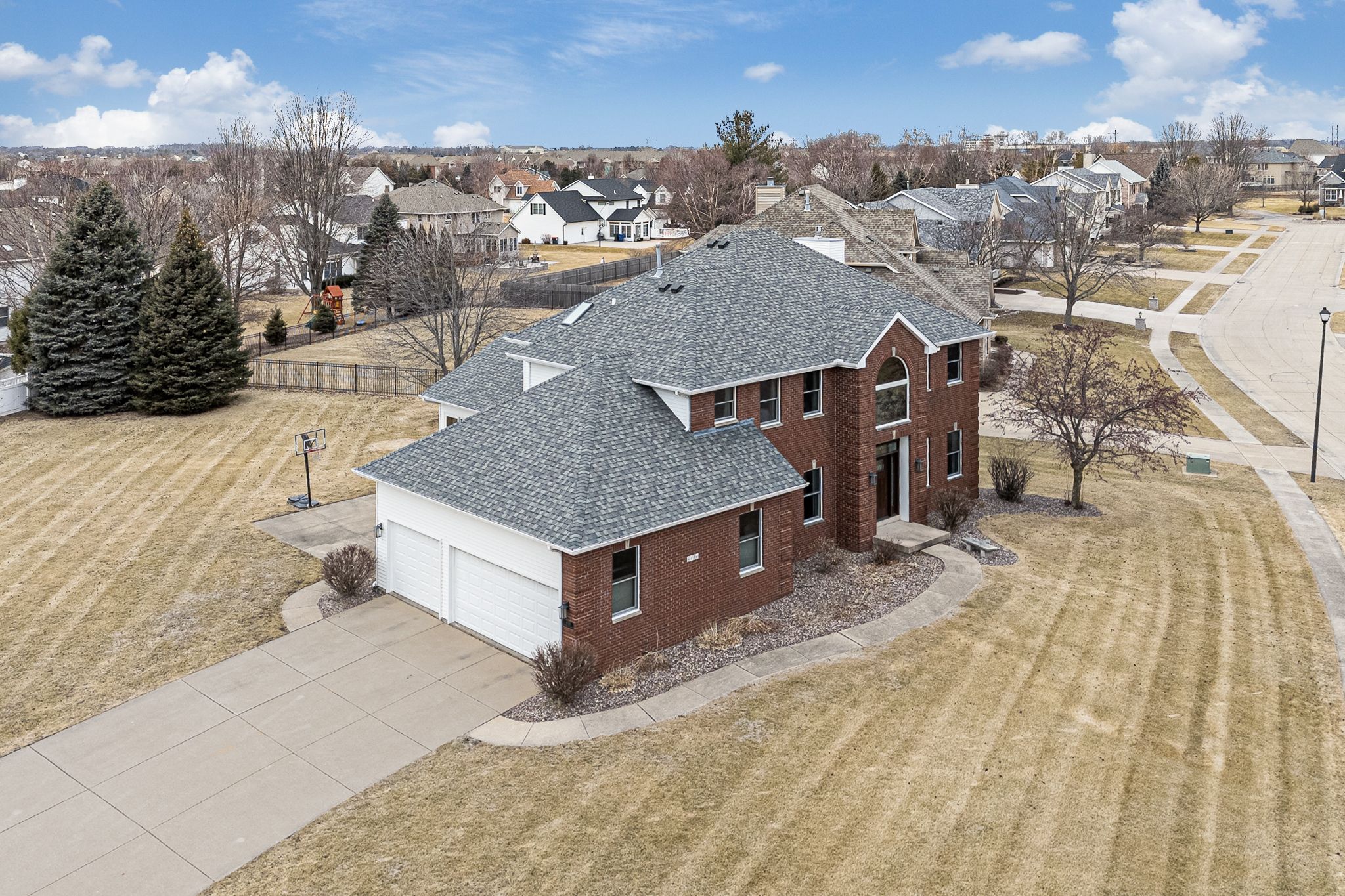 6110 Lakeland Ct, Davenport, IA, Image 2