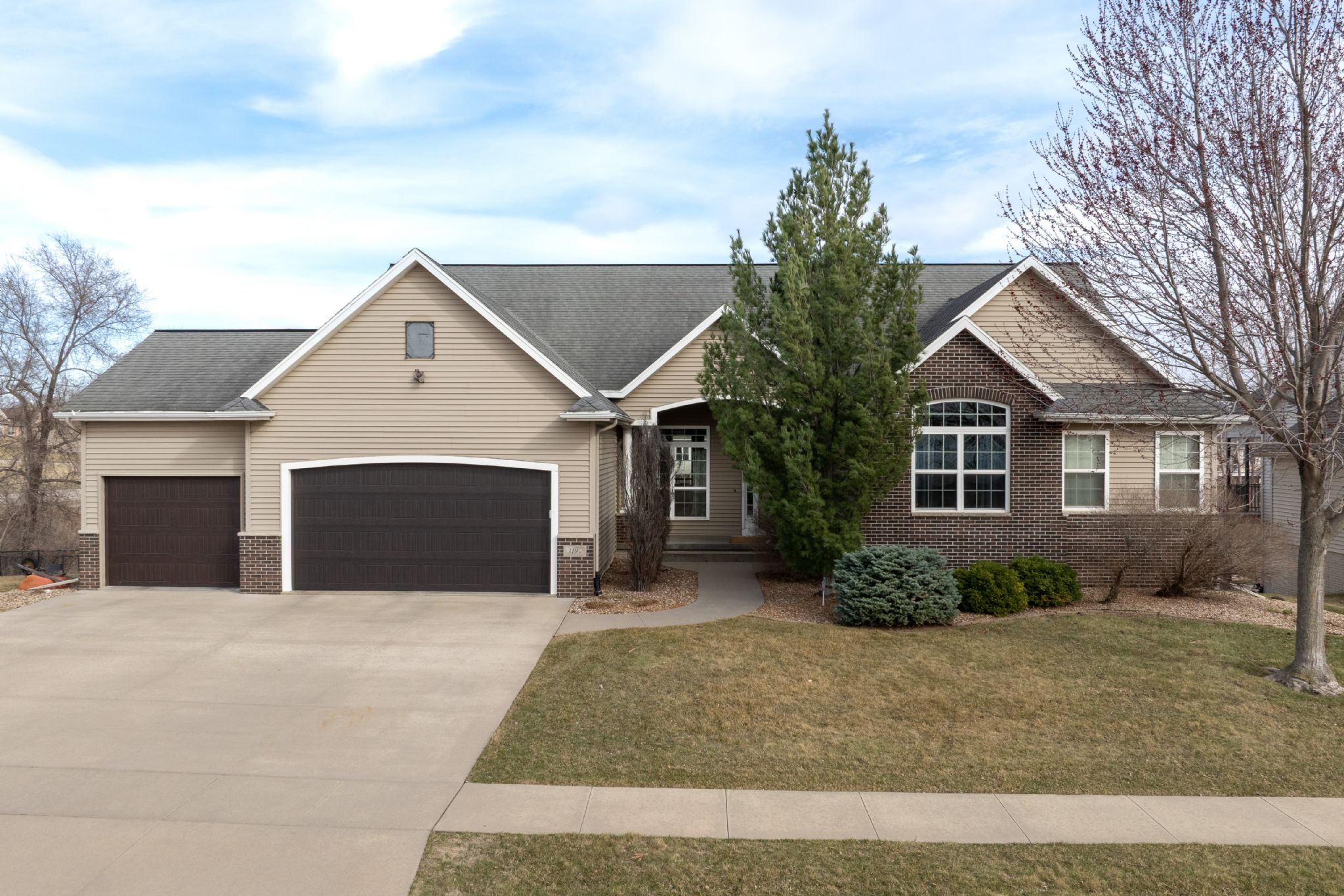3197 Brookfield Dr, Marion, IA, Image 0