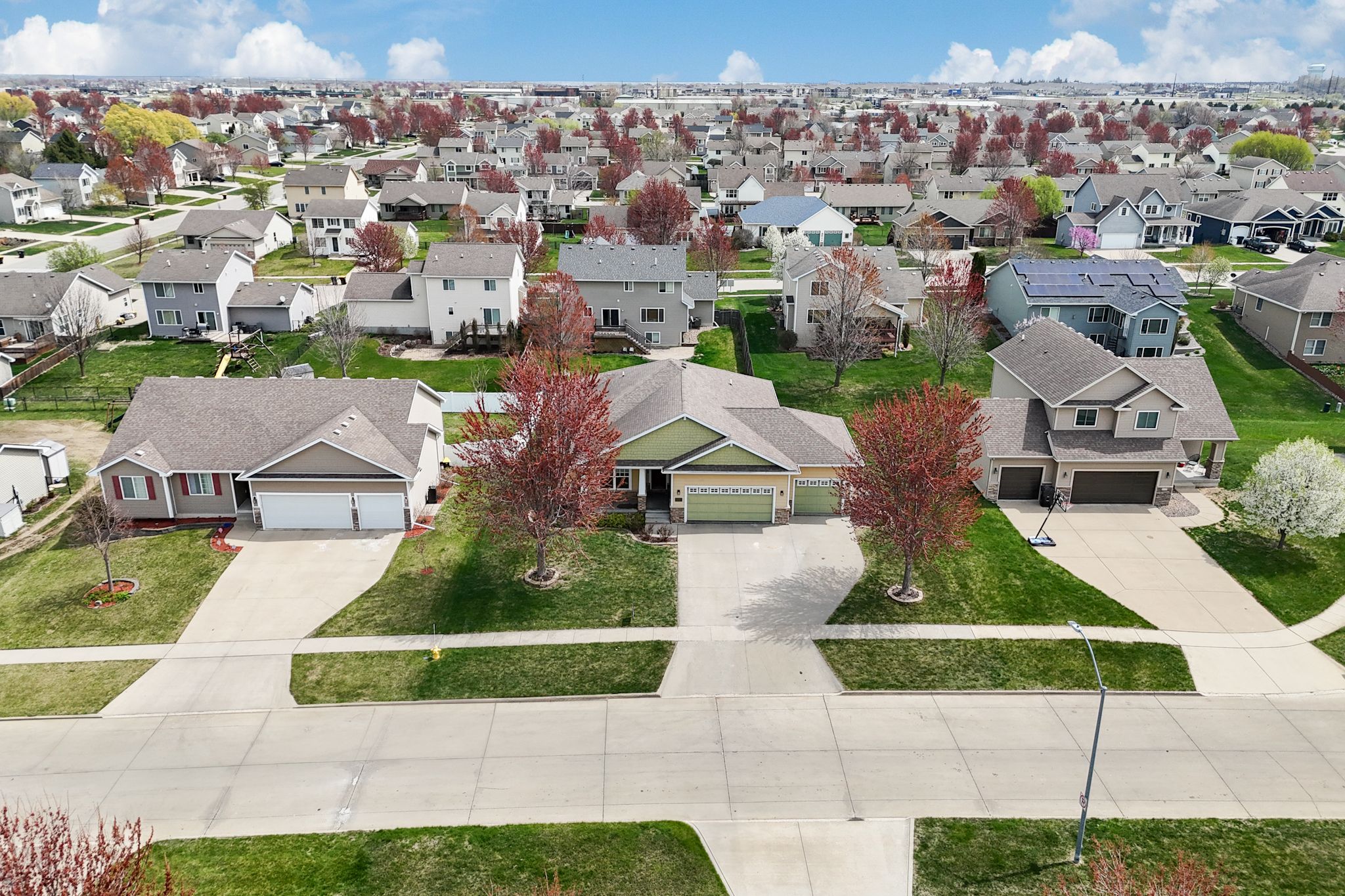 805 SE Finch Cir, Waukee, IA, Image 2