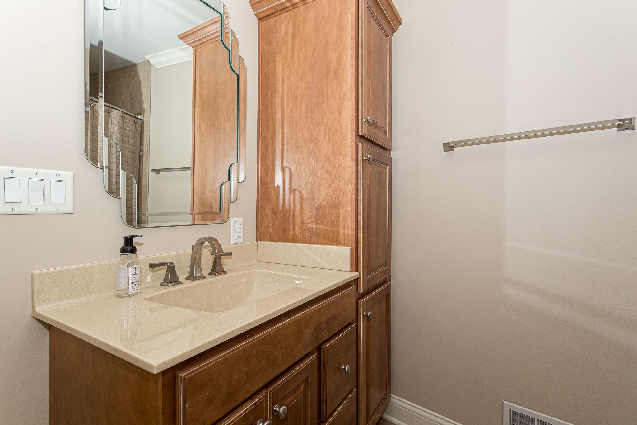 3215 E Locust St, Davenport, IA, Image 24
