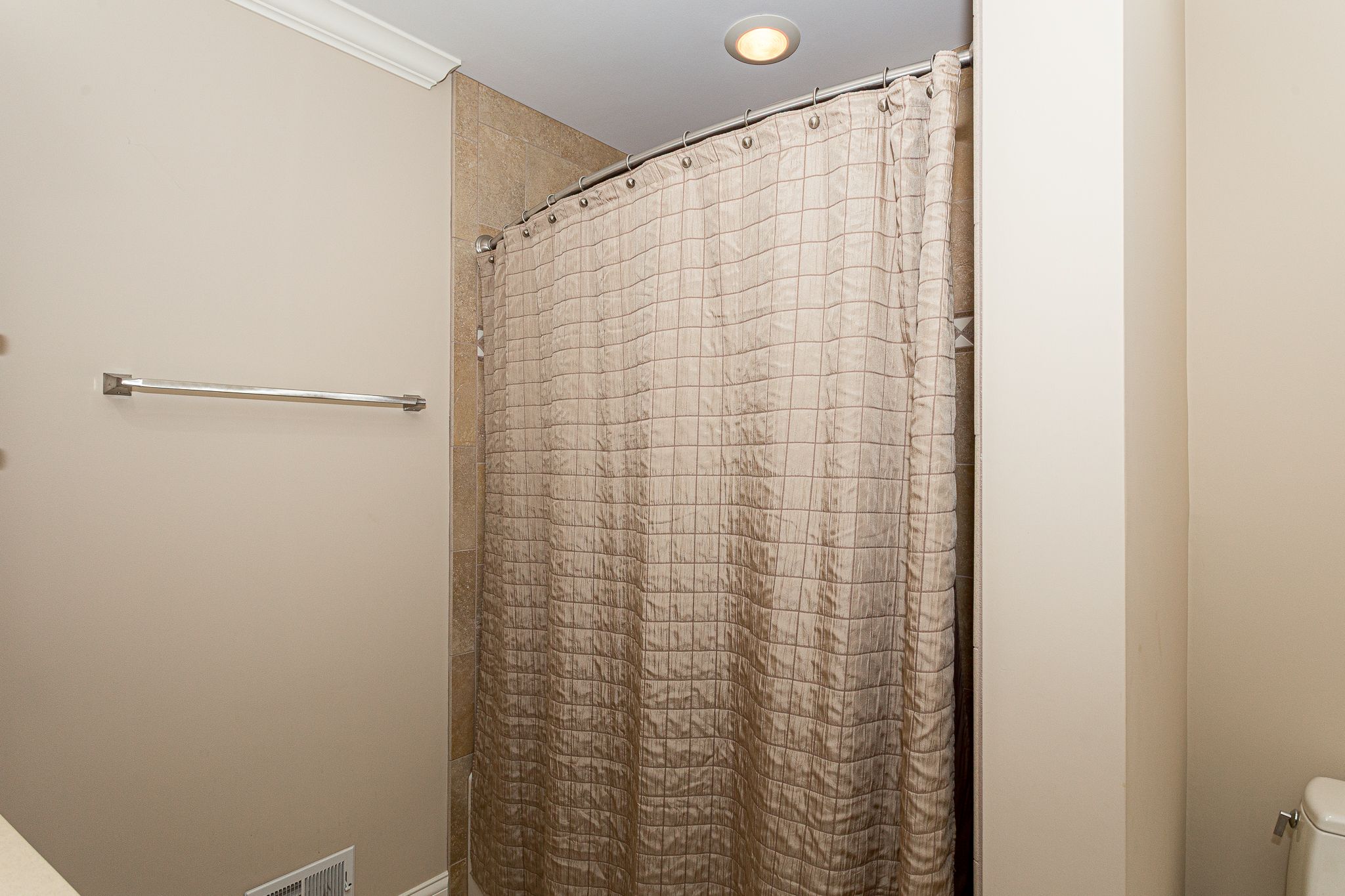 3215 E Locust St, Davenport, IA, Image 25