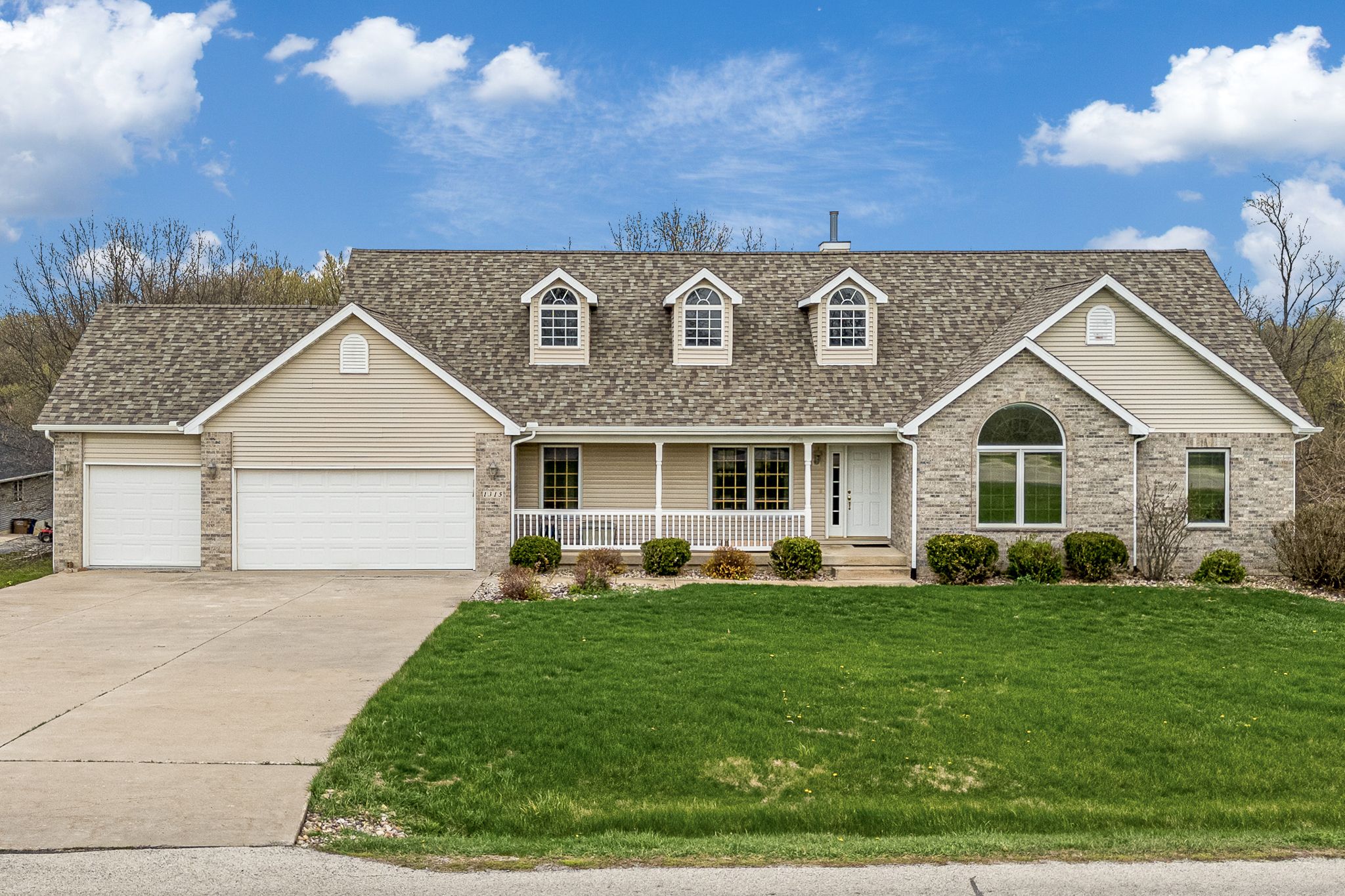 1315 Fyre Lake Dr, Sherrard, IL, Image 0