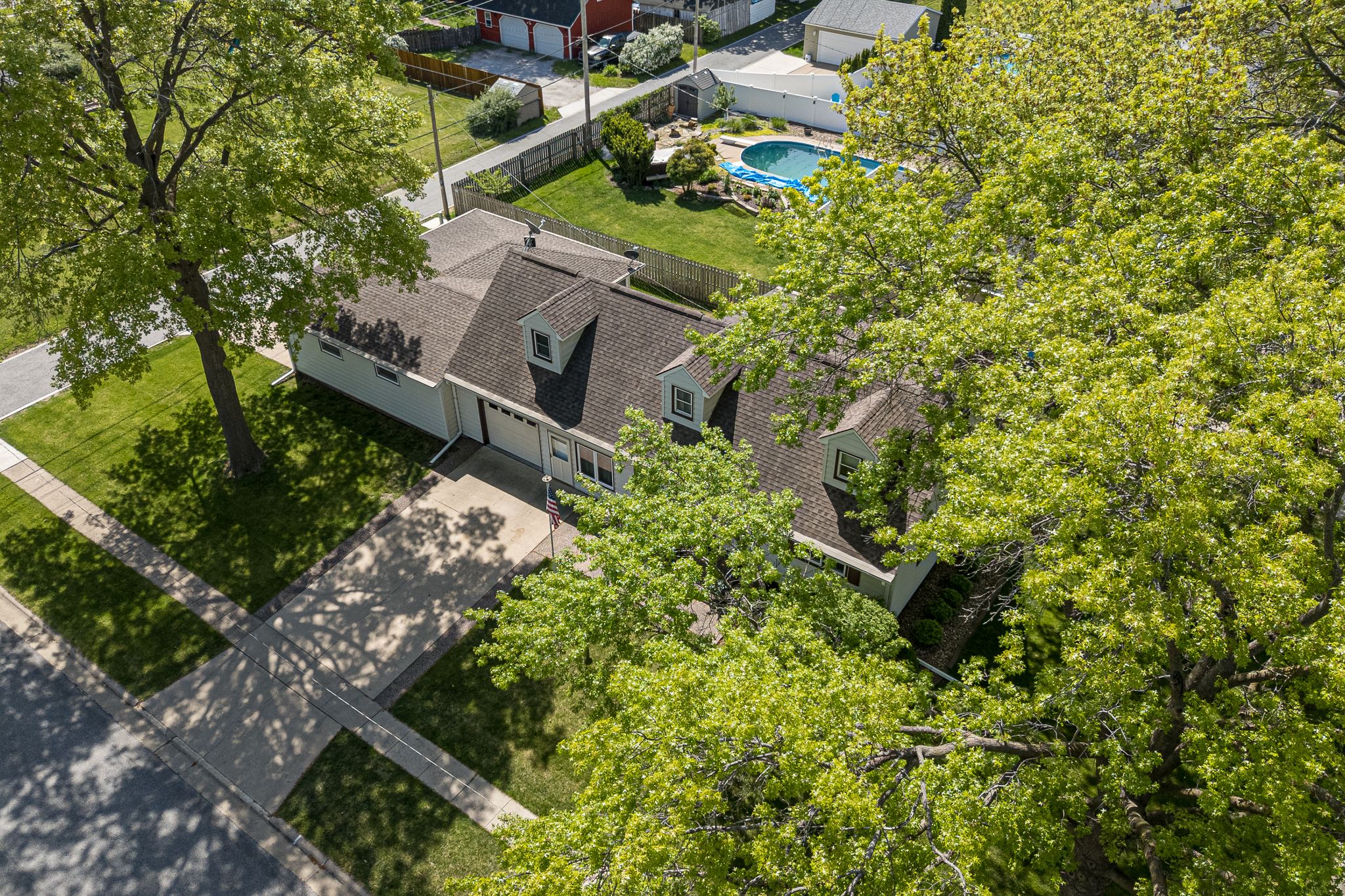 421 W Davenport St, Eldridge, IA, Image 2