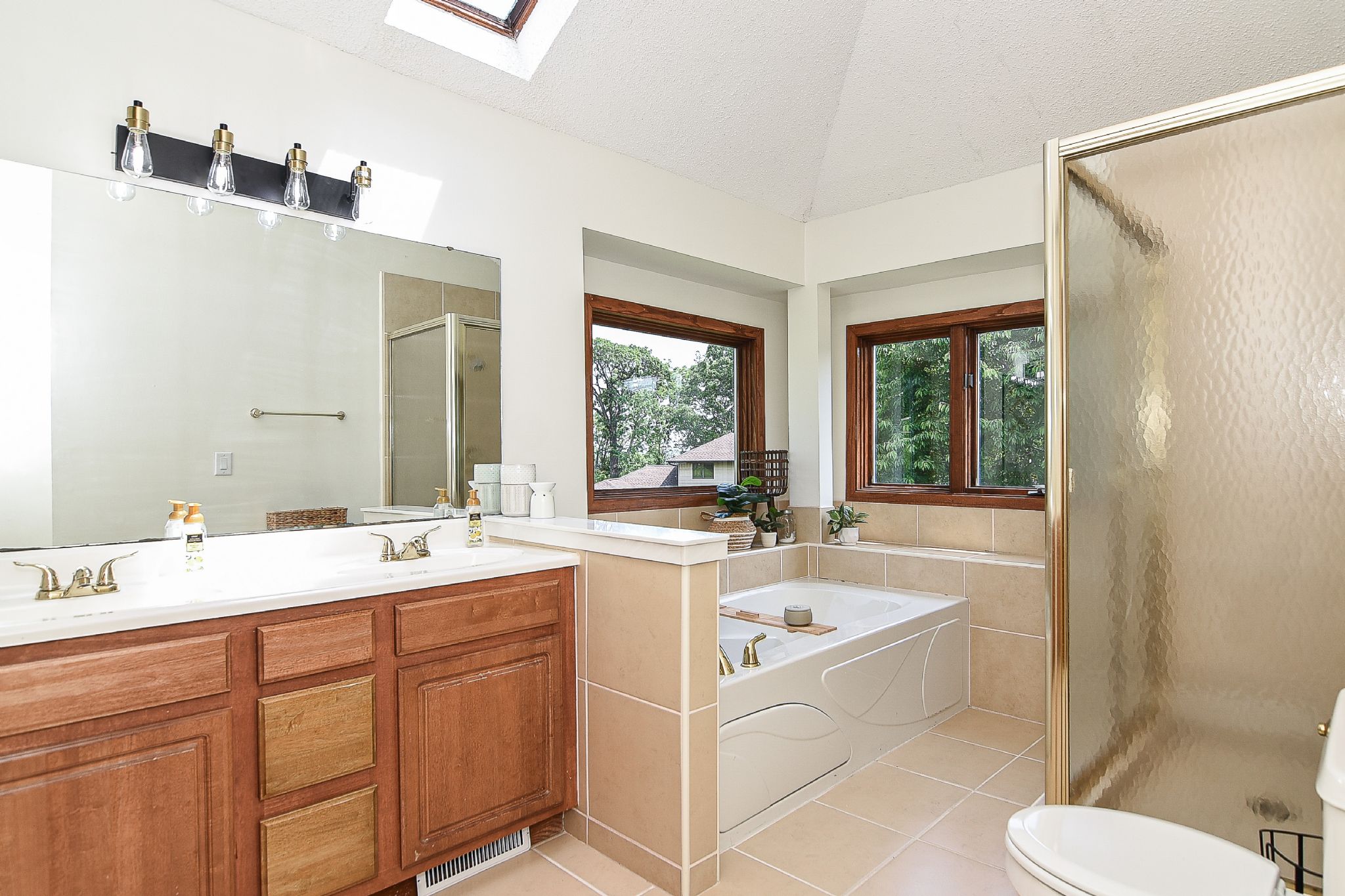 11184 Woodview Drive, Dubuque, IA, Image 18