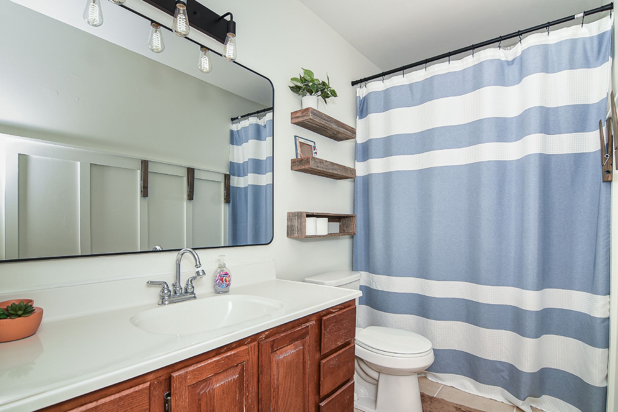 11184 Woodview Drive, Dubuque, IA, Image 23