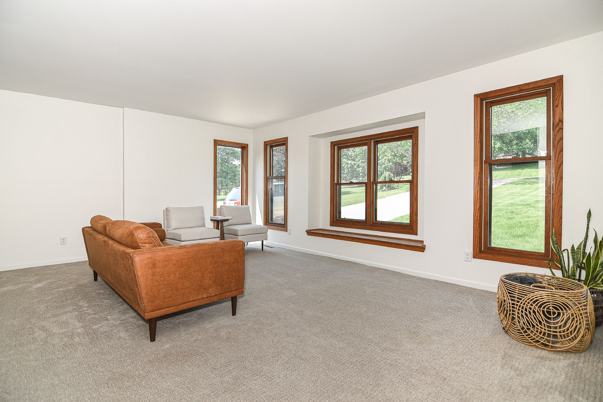11184 Woodview Drive, Dubuque, IA, Image 2