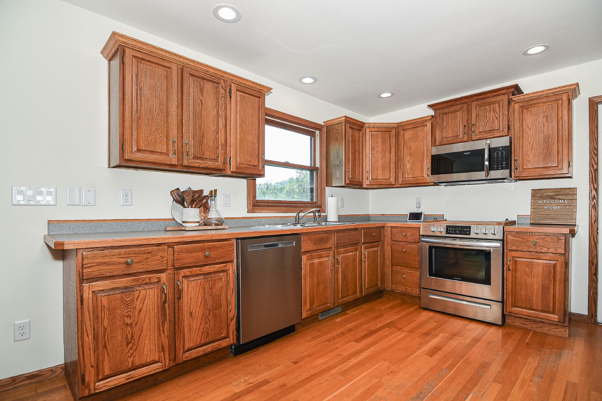 11184 Woodview Drive, Dubuque, IA, Image 6