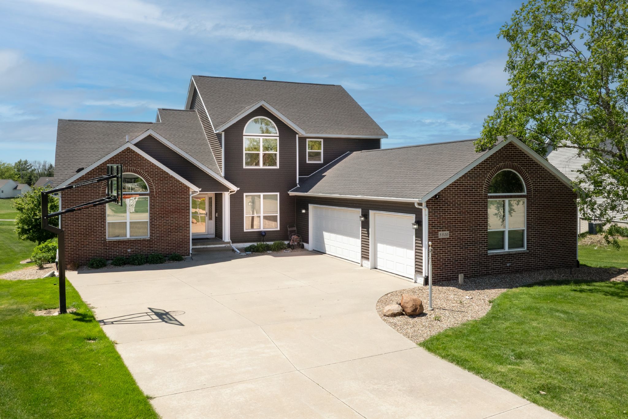 5510 Hunters Ridge Ct, Marion, IA, Image 0
