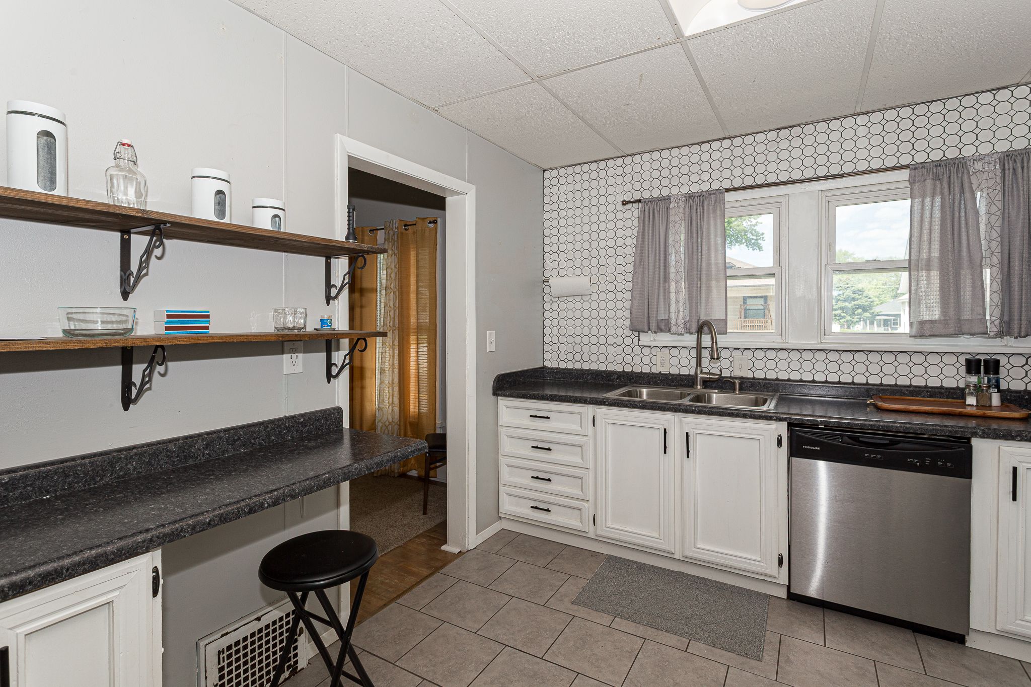 1658 W Lombard, Davenport, IA, Image 10