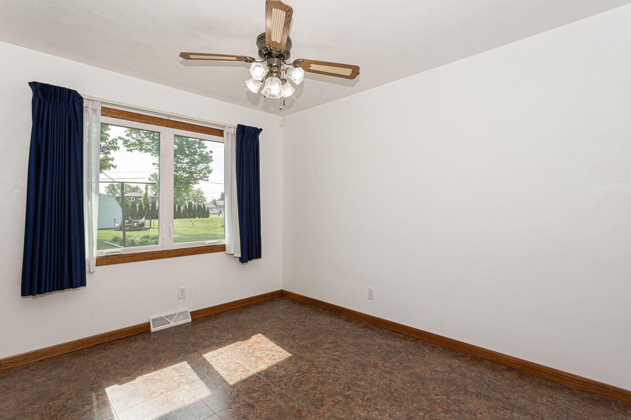 11719 1st St E, Milan, IL, Image 10