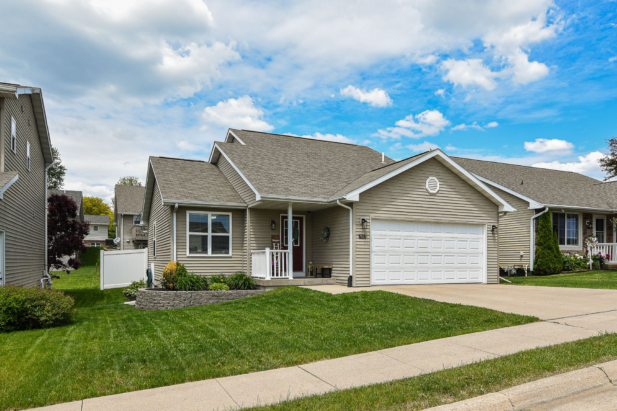 7827 Trails Edge Drive, Dubuque, IA, Image 3