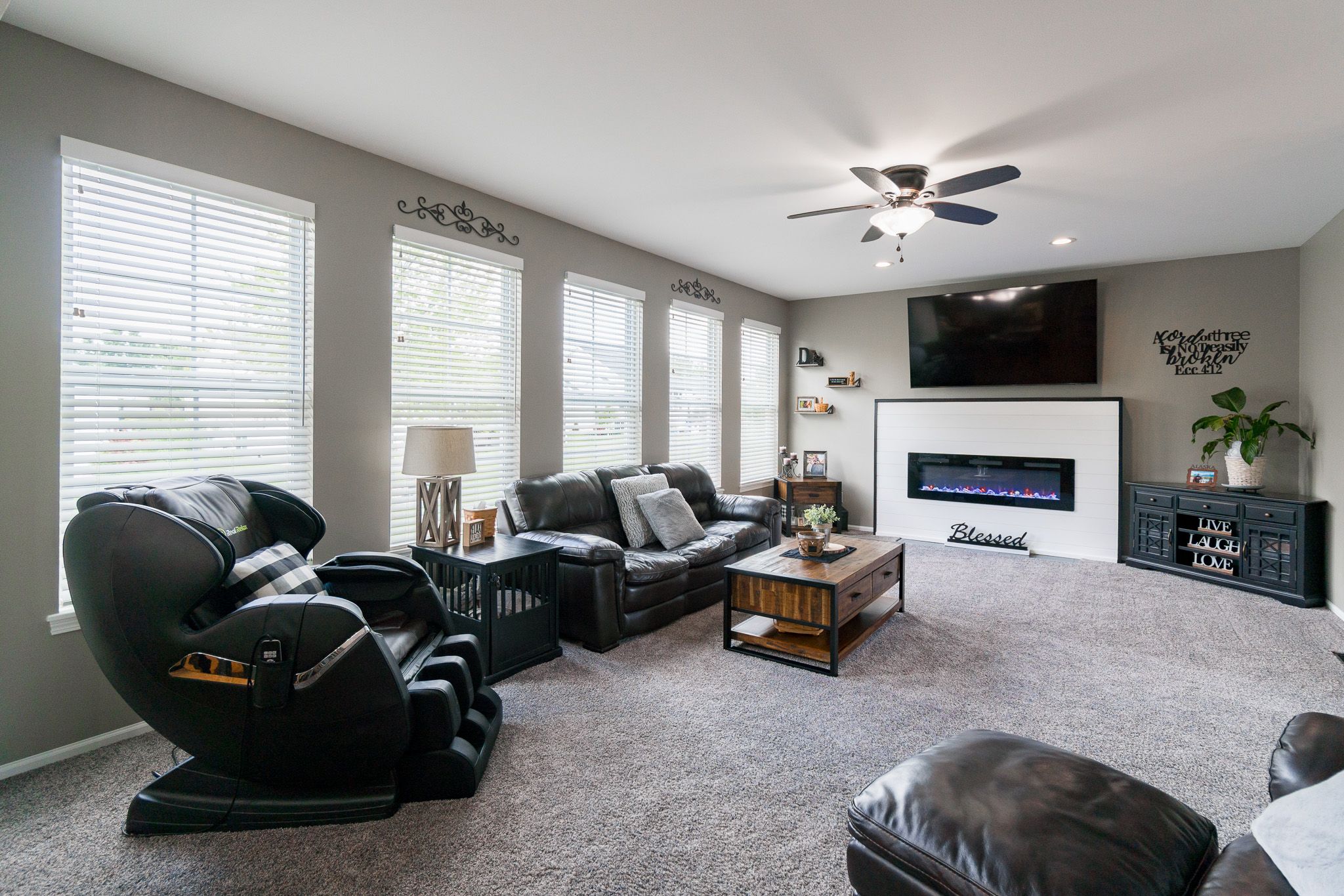 2610 Wolf Run, Hiawatha, IA, Image 2