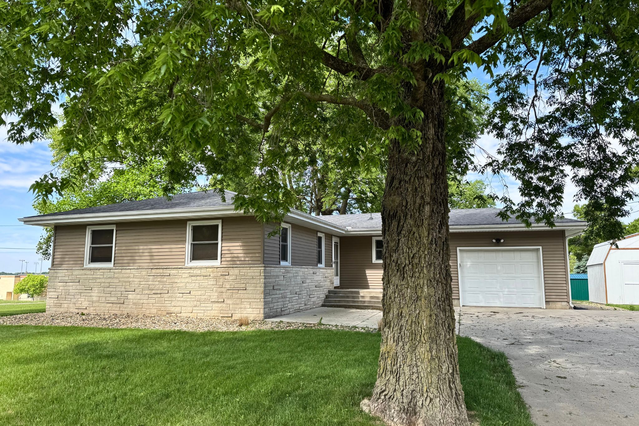 201 1st St, Delhi, IA, Image 3