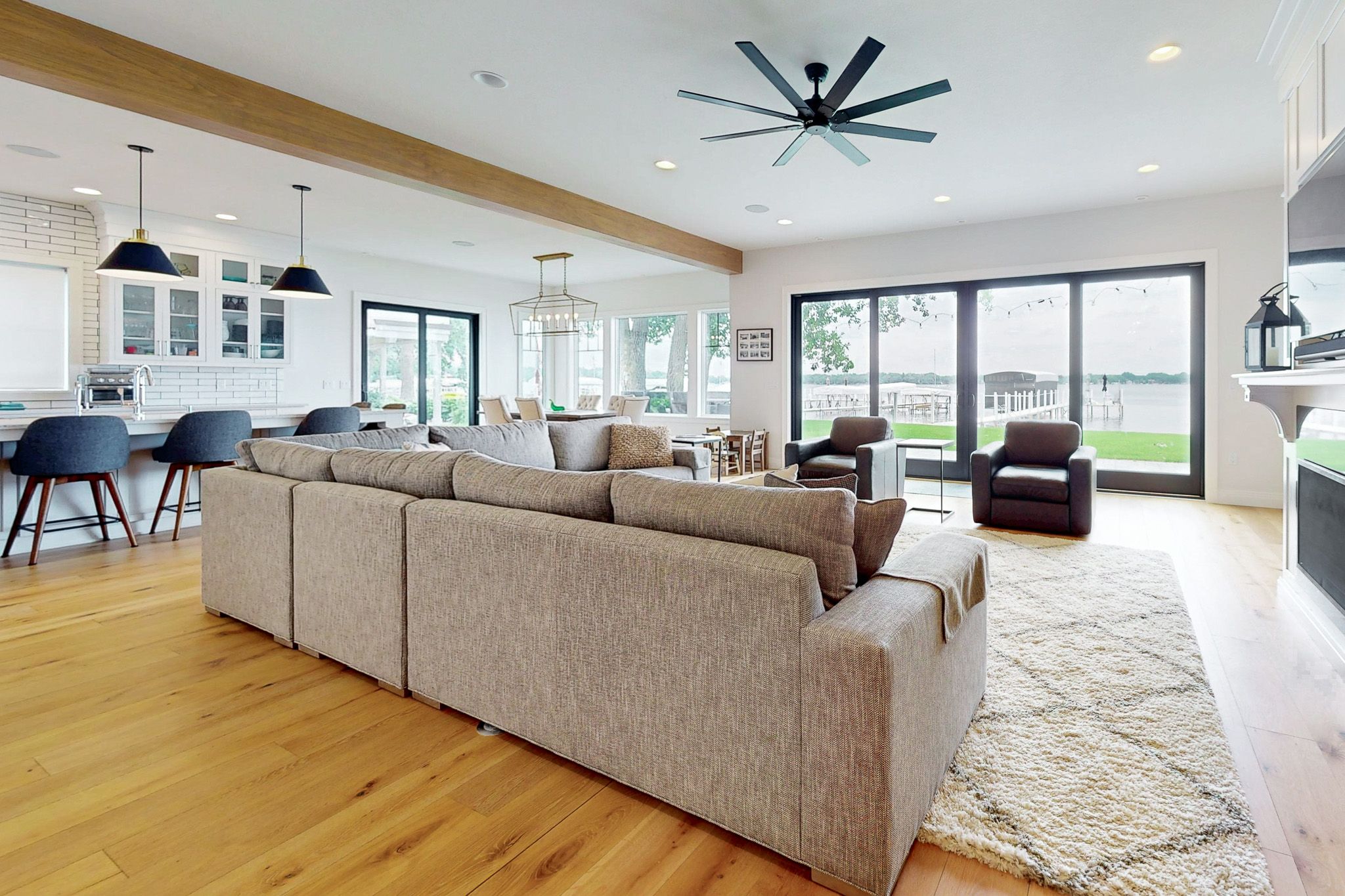 2914 Okoboji Blvd, Milford, IA, Image 2