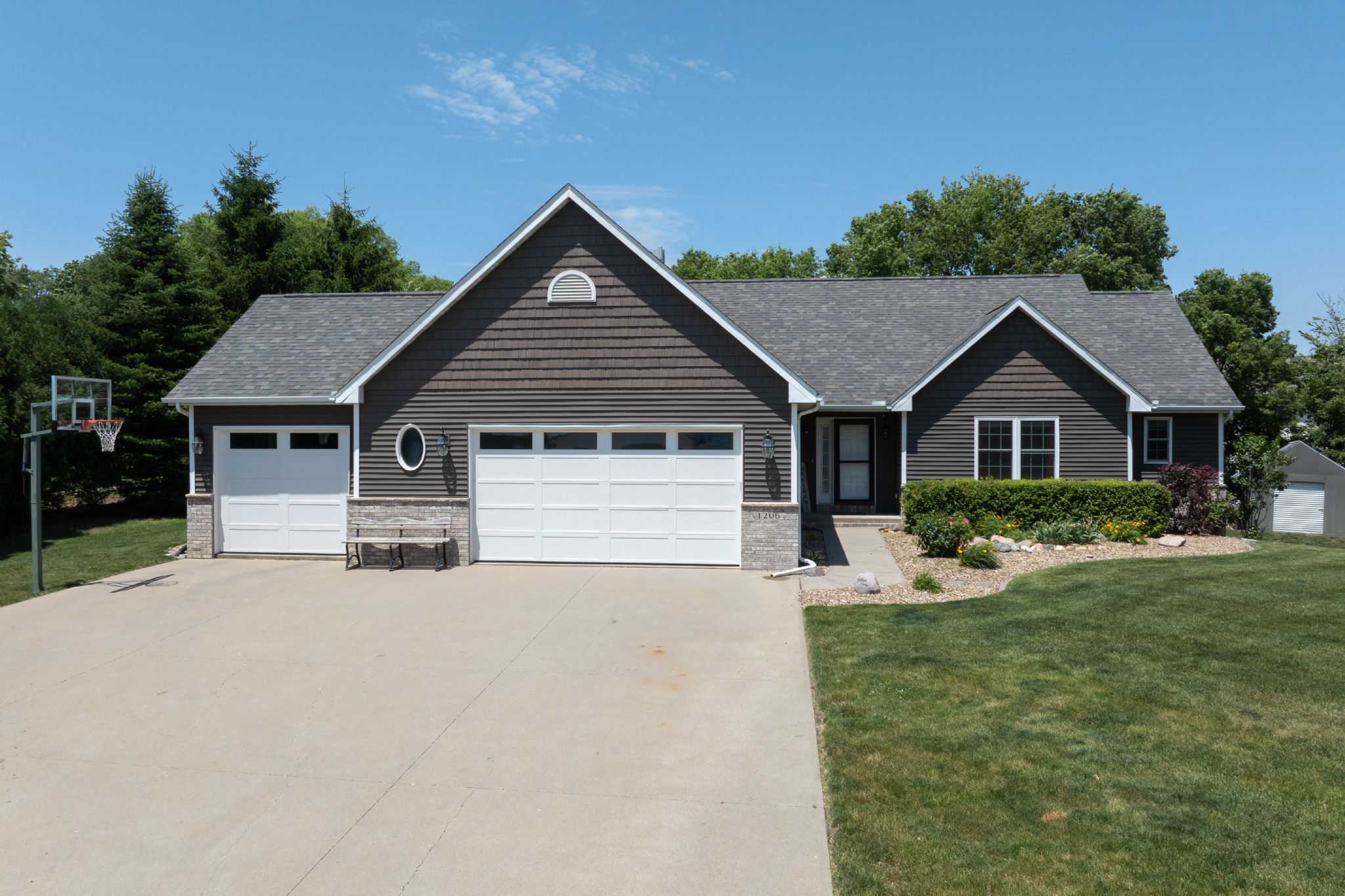 1206 Winchester Circle NE, Swisher, IA, Image 4