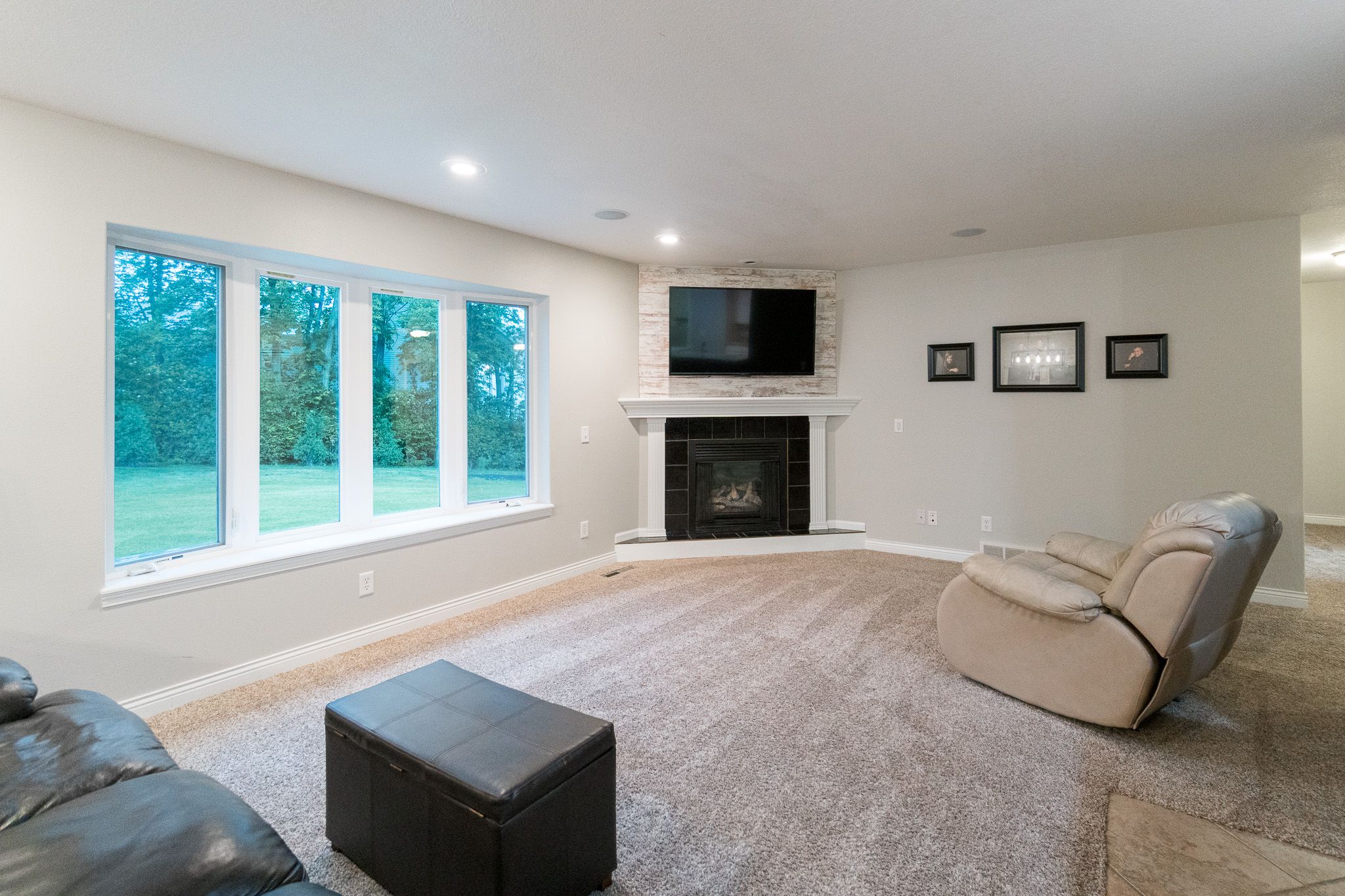 1206 Winchester Circle NE, Swisher, IA, Image 2