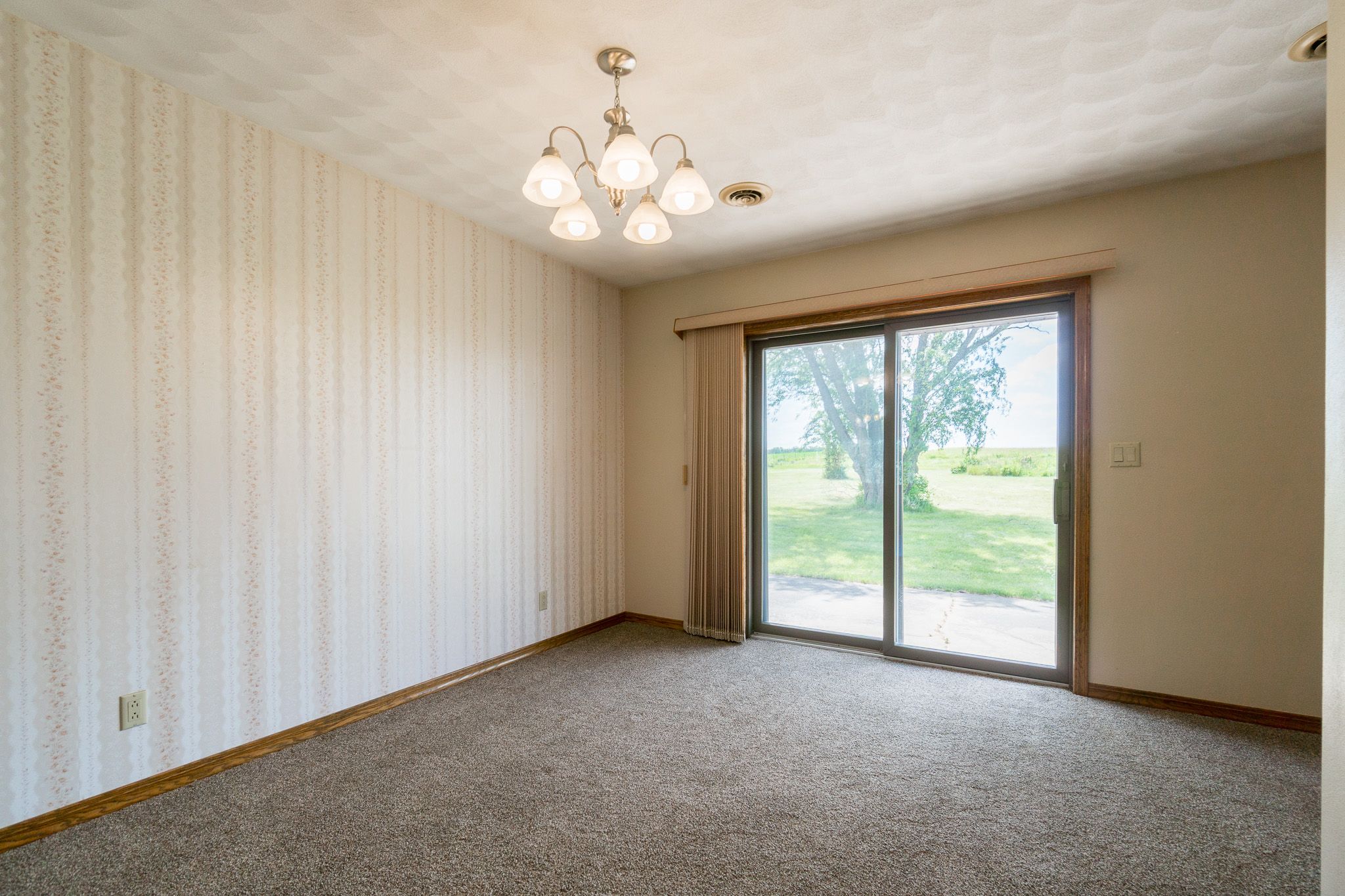 5589 22nd Avenue Trl, Vinton, IA, Image 10