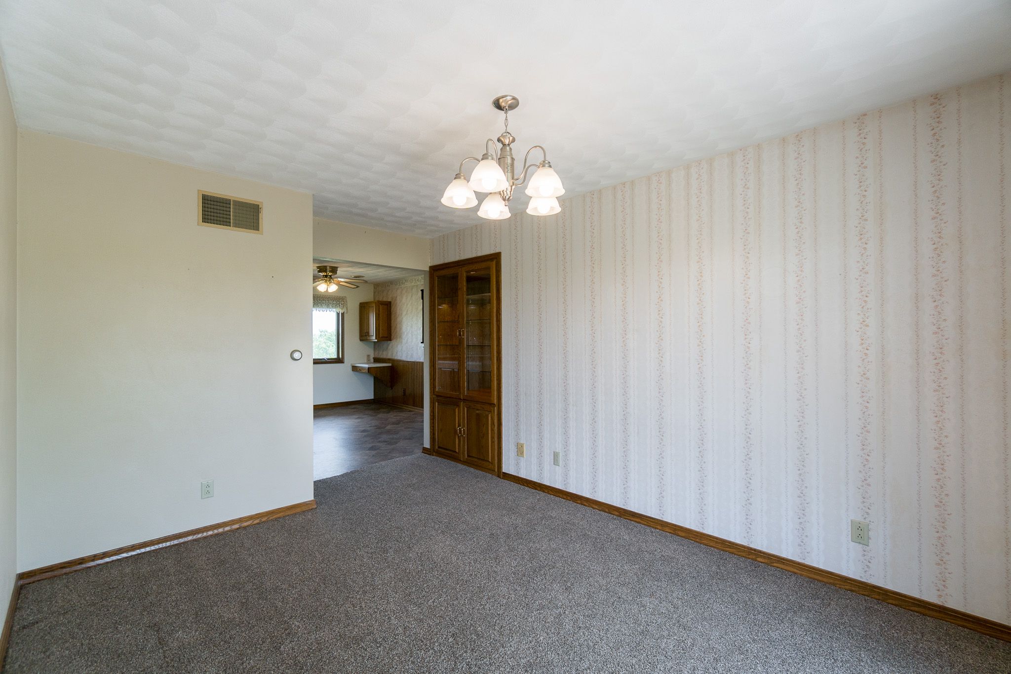 5589 22nd Avenue Trl, Vinton, IA, Image 11