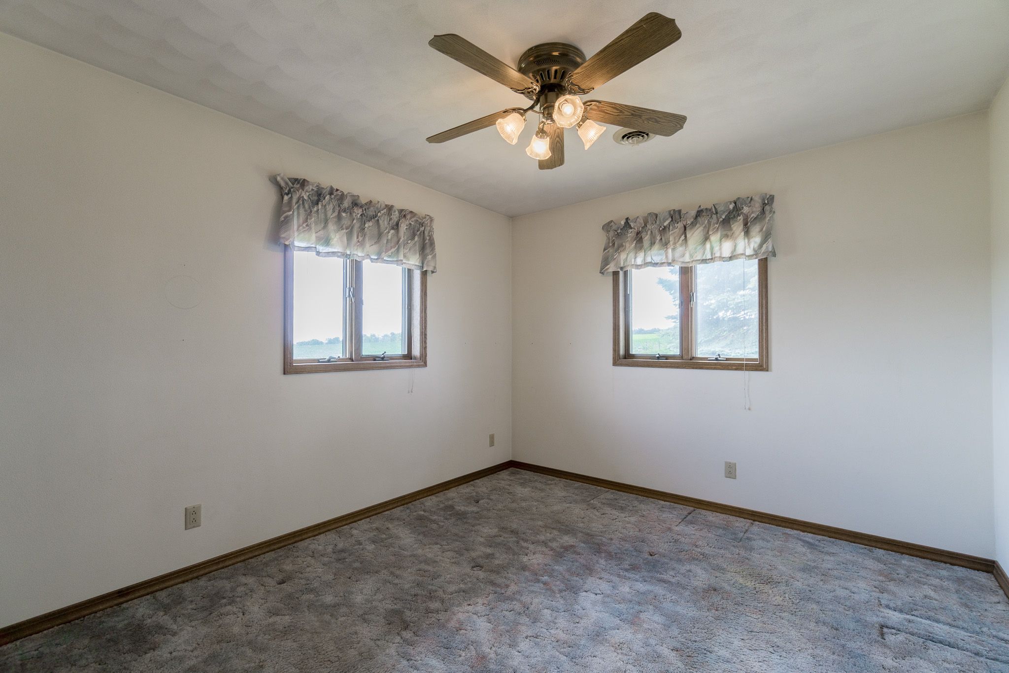 5589 22nd Avenue Trl, Vinton, IA, Image 15