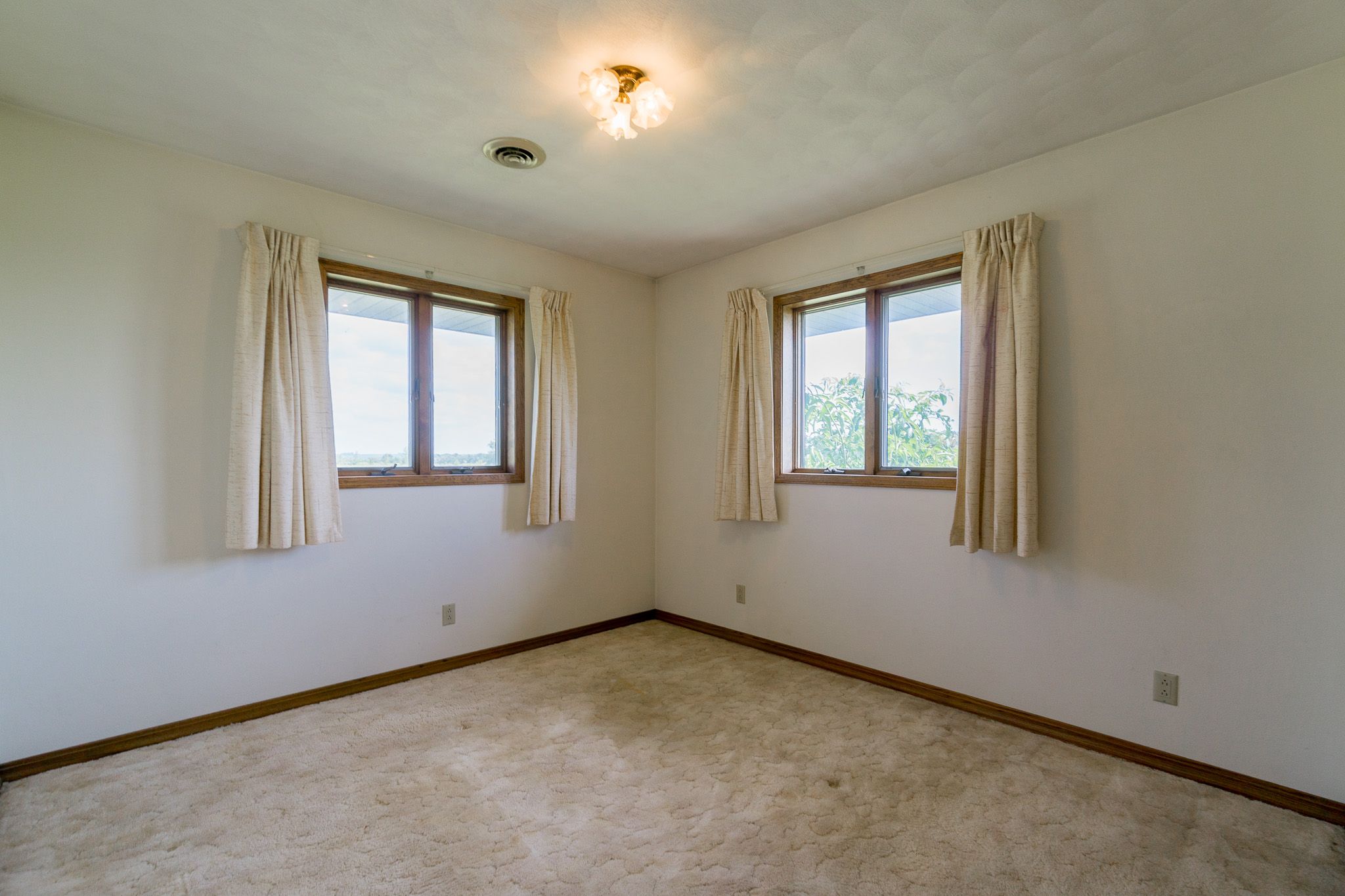 5589 22nd Avenue Trl, Vinton, IA, Image 17