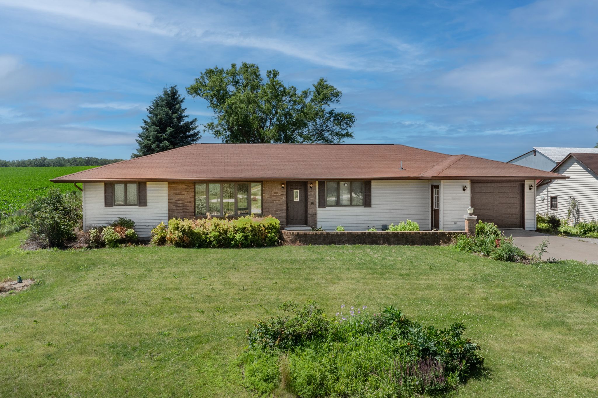 5589 22nd Avenue Trl, Vinton, IA, Image 0