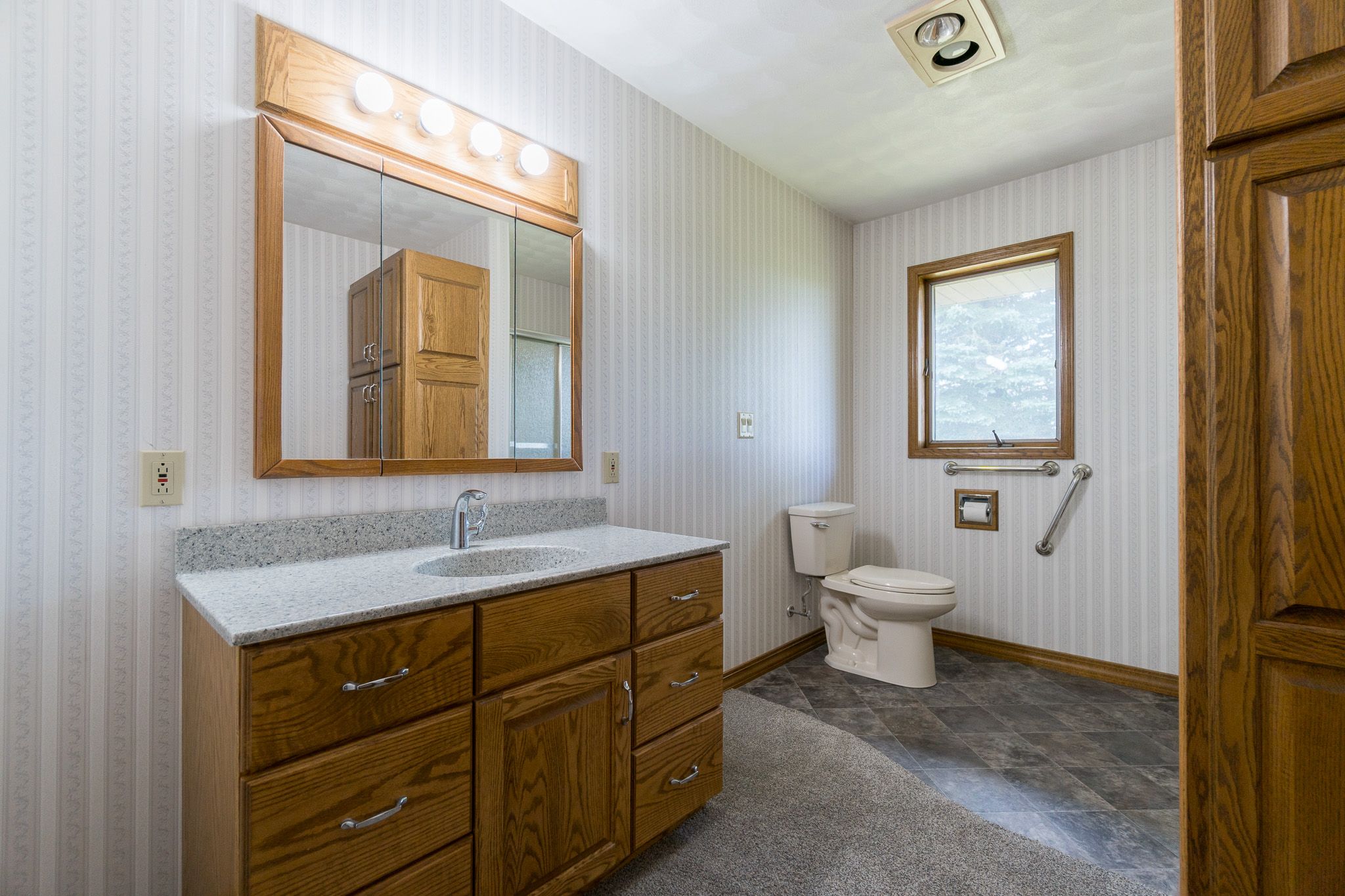5589 22nd Avenue Trl, Vinton, IA, Image 19