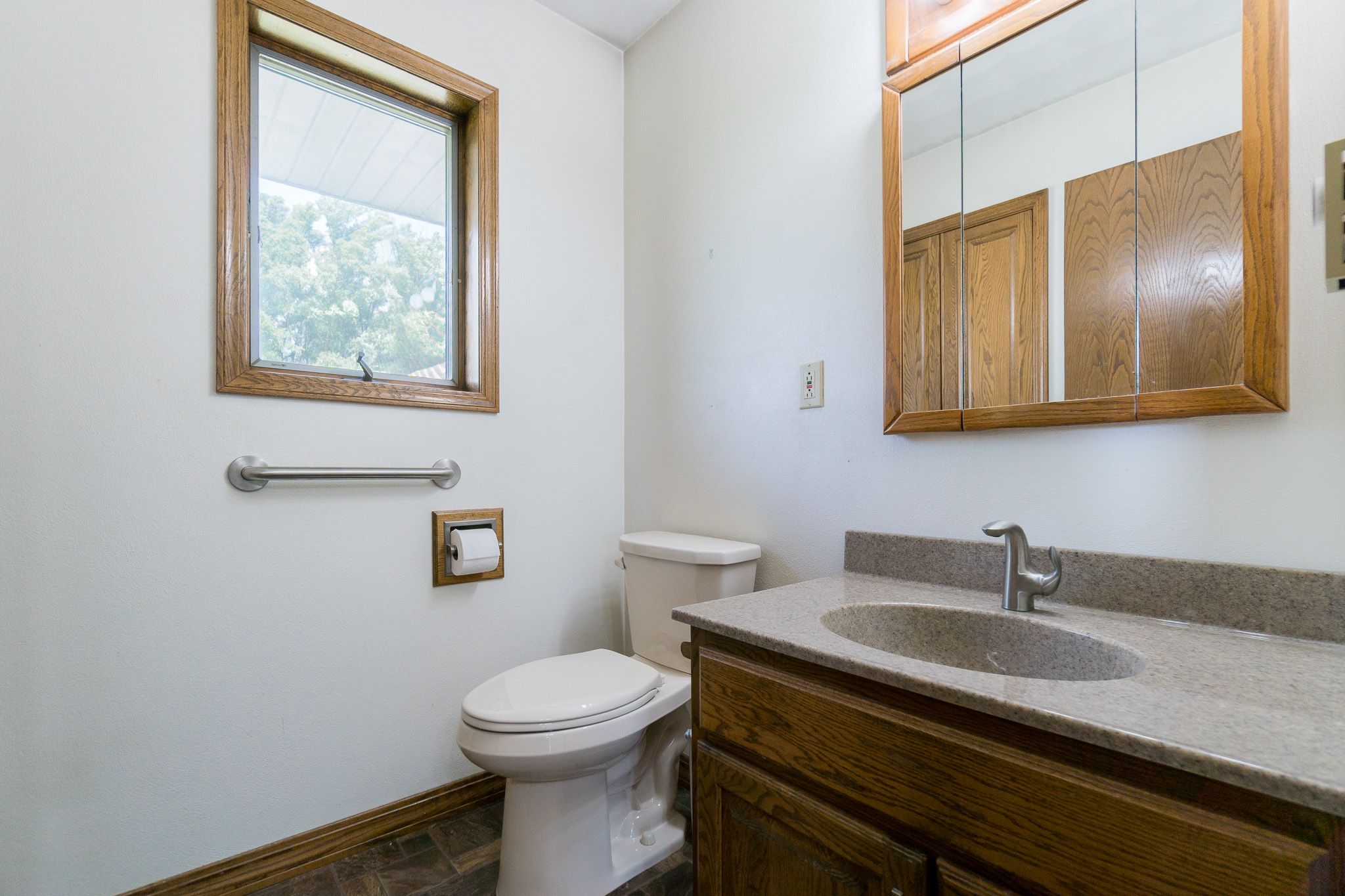 5589 22nd Avenue Trl, Vinton, IA, Image 23