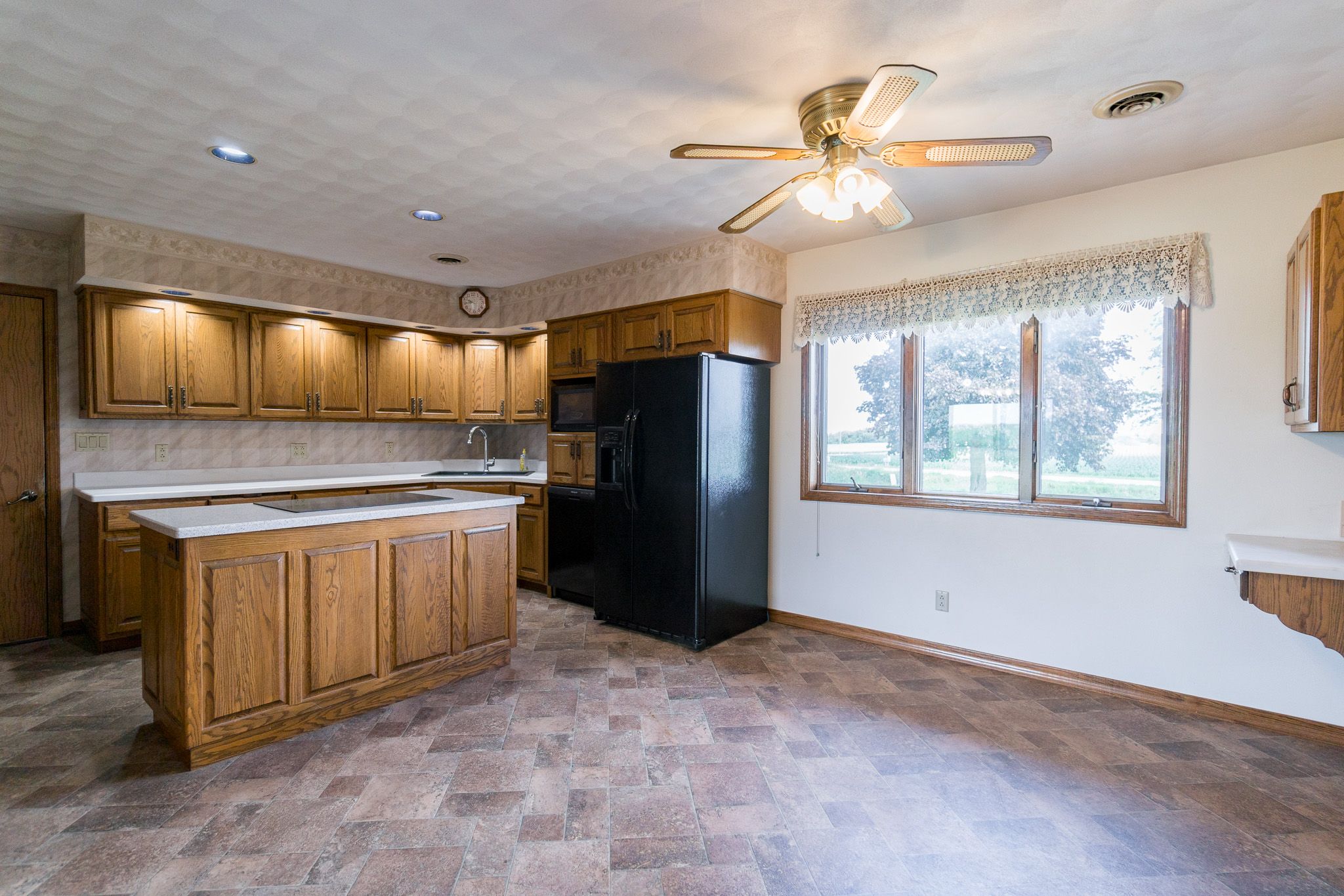 5589 22nd Avenue Trl, Vinton, IA, Image 4