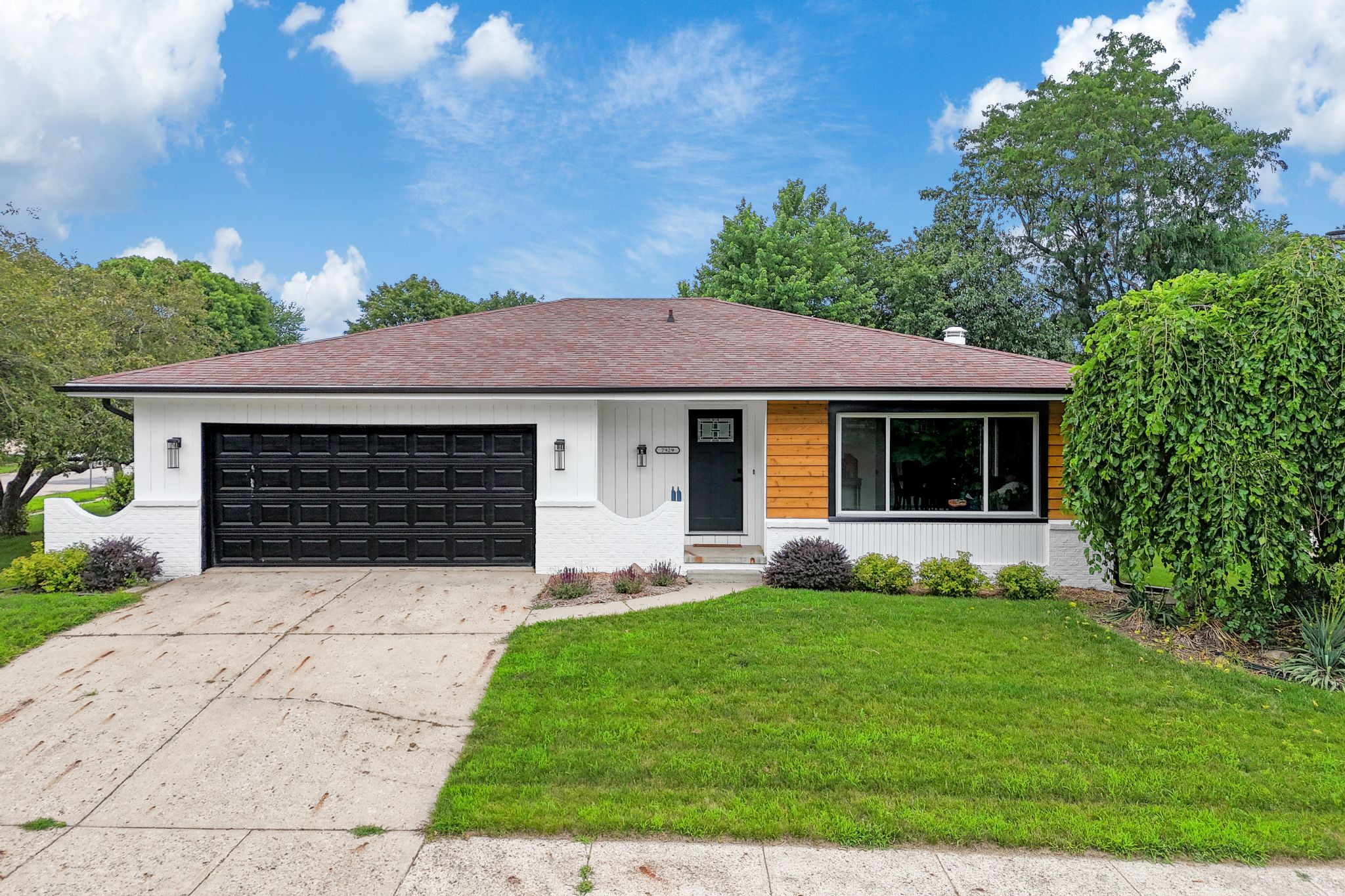 7929 Townsend Ave, Urbandale, IA, Image 0