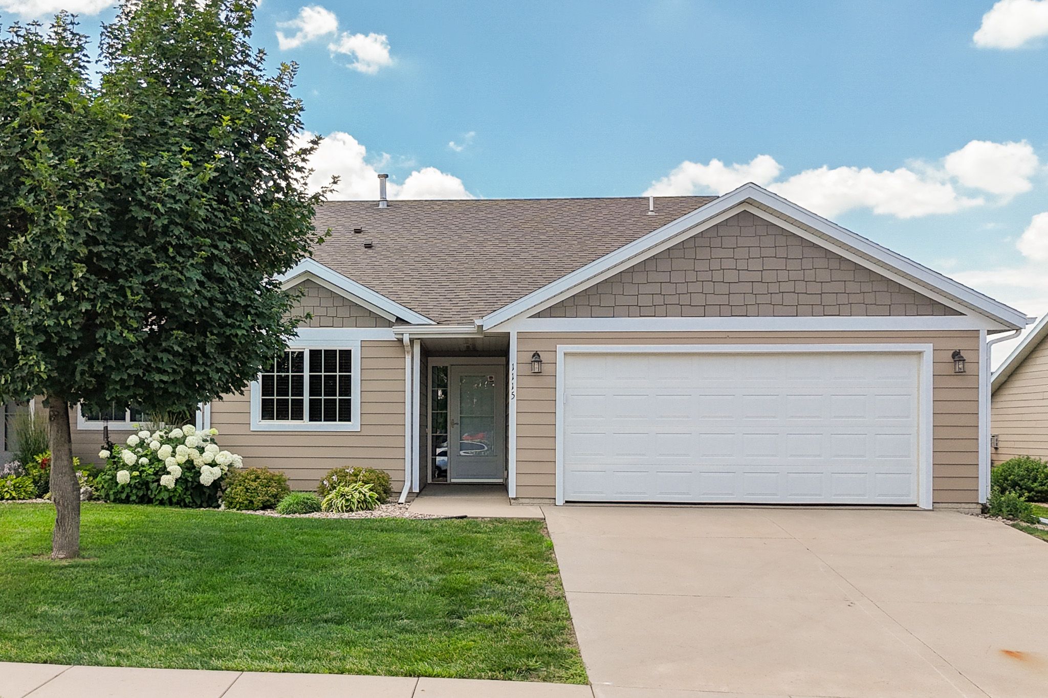 1115 N Valley View Rd, Sioux Falls, SD, Image 1