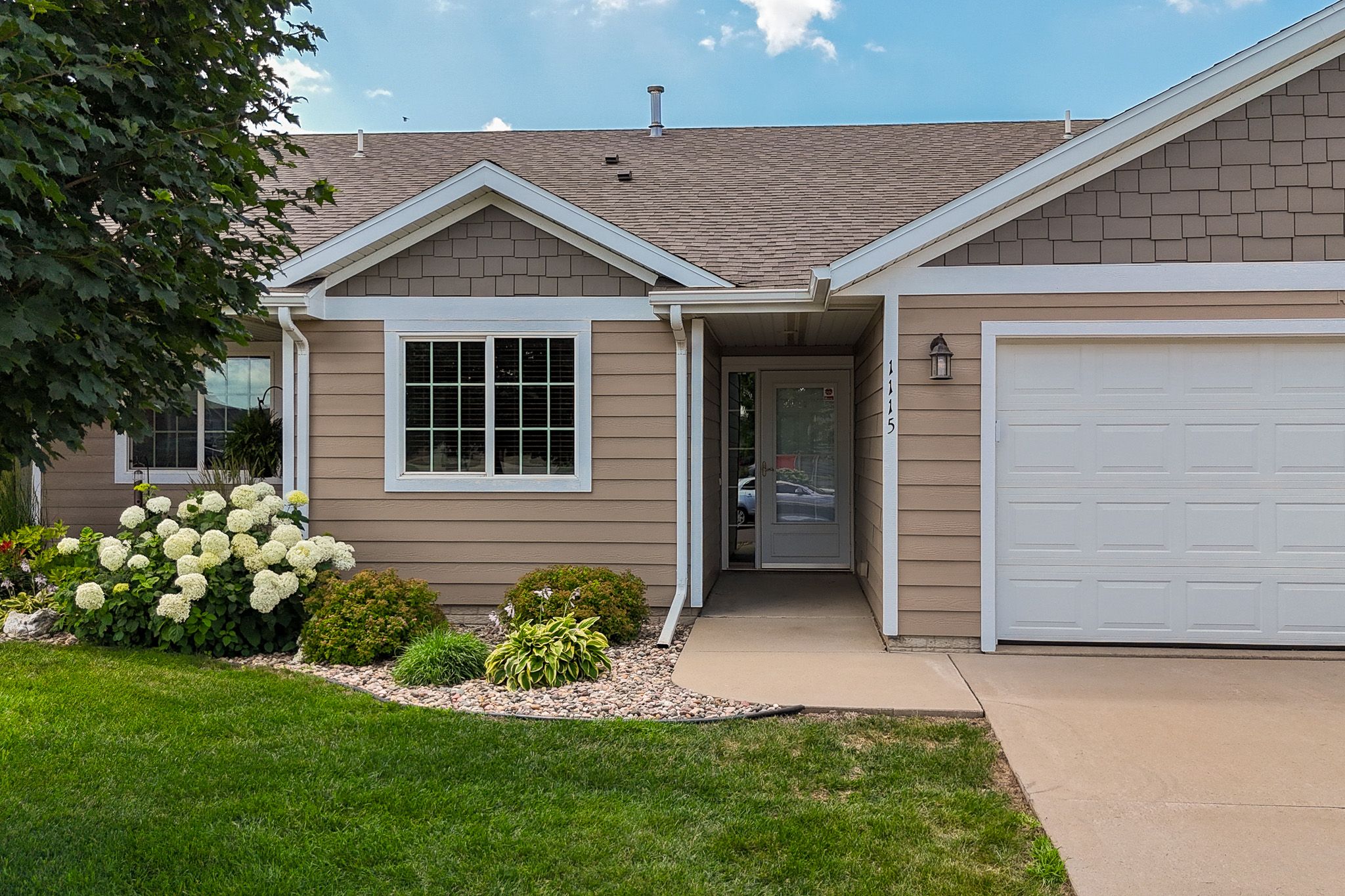 1115 N Valley View Rd, Sioux Falls, SD, Image 1