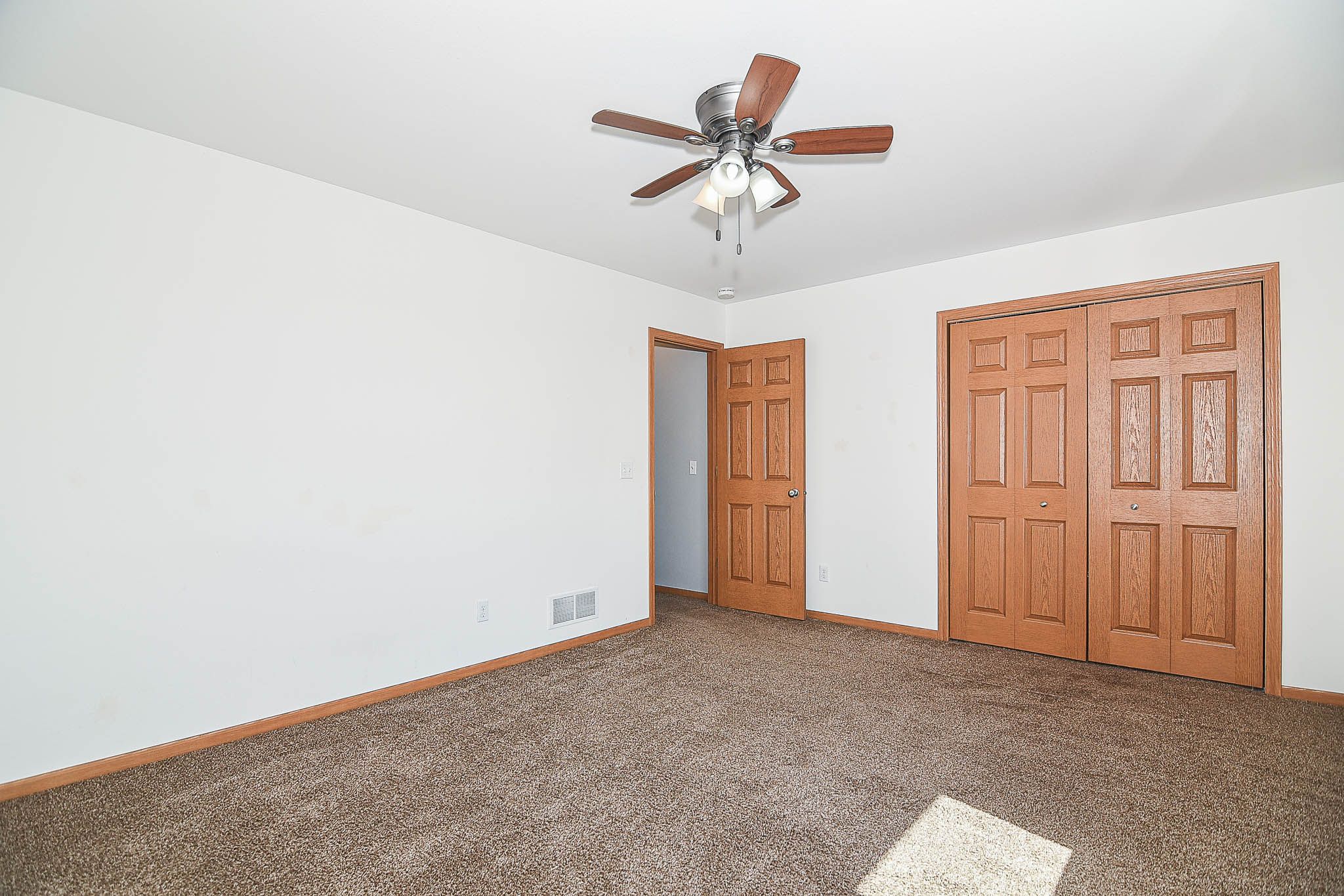 1982 Golden Eagle Drive, Dubuque, IA, Image 11
