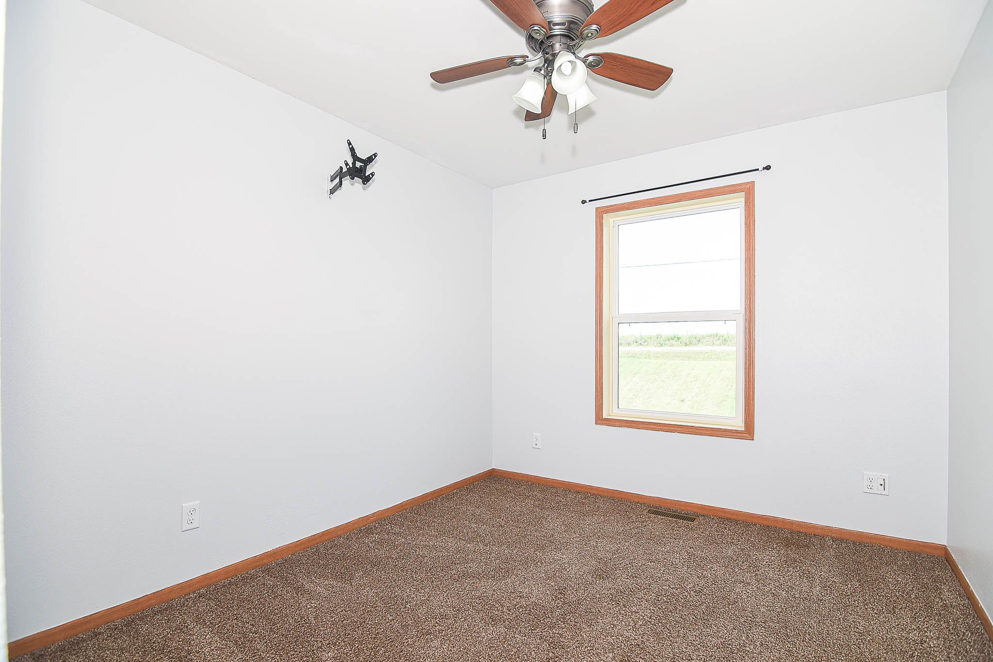 1982 Golden Eagle Drive, Dubuque, IA, Image 14