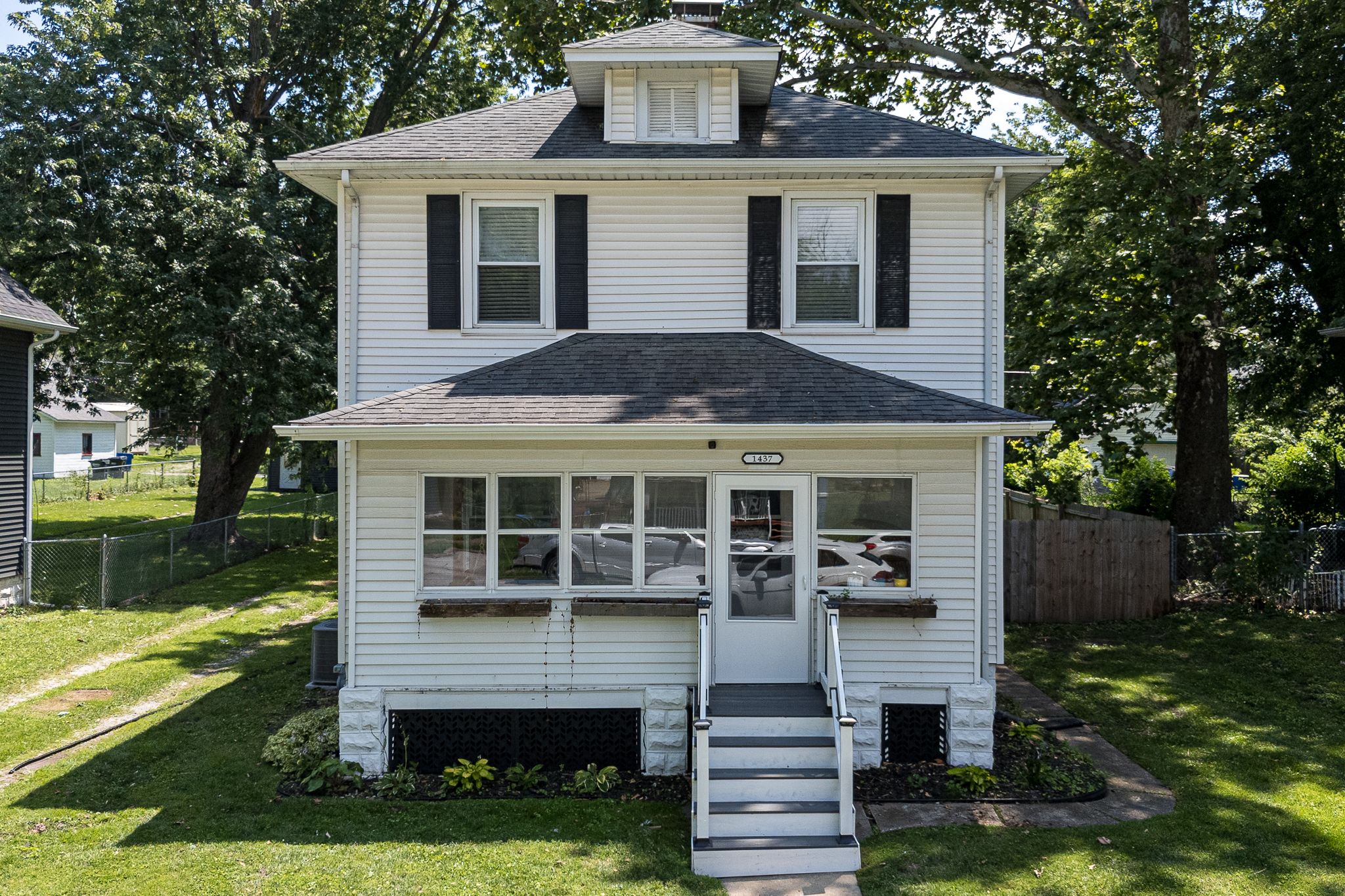 1437 W High St, Davenport, IA, Image 0