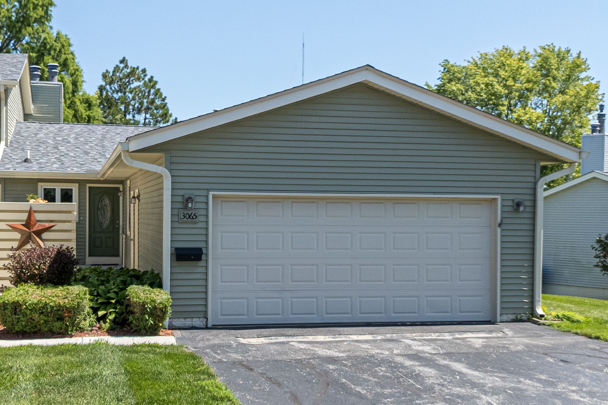 3065 Parkwild Dr, Bettendorf, IA, Image 2