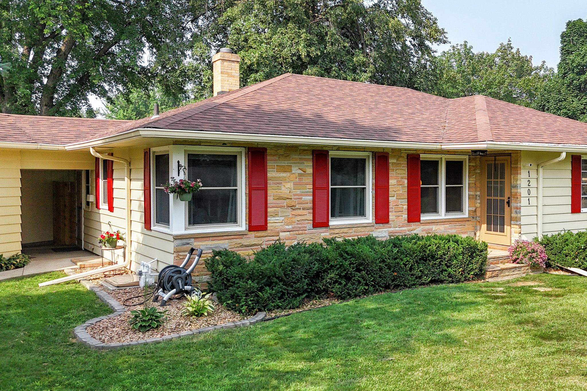 1201 S Lyndale Ave, Sioux Falls, SD, Image 2