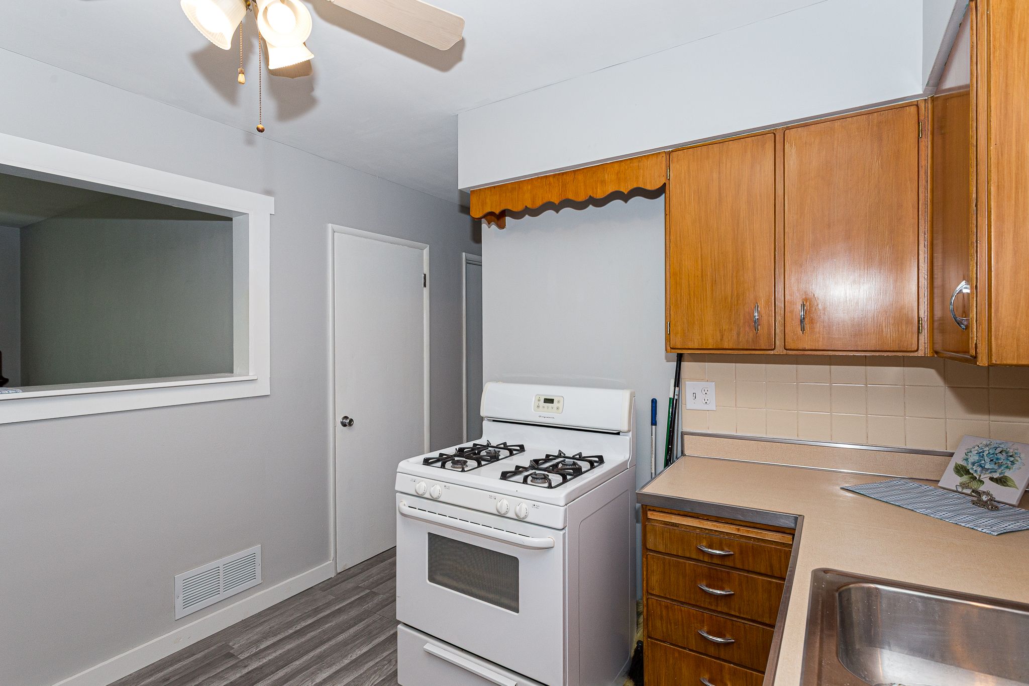 1607 Bellevue Ave, Bettendorf, IA, Image 16